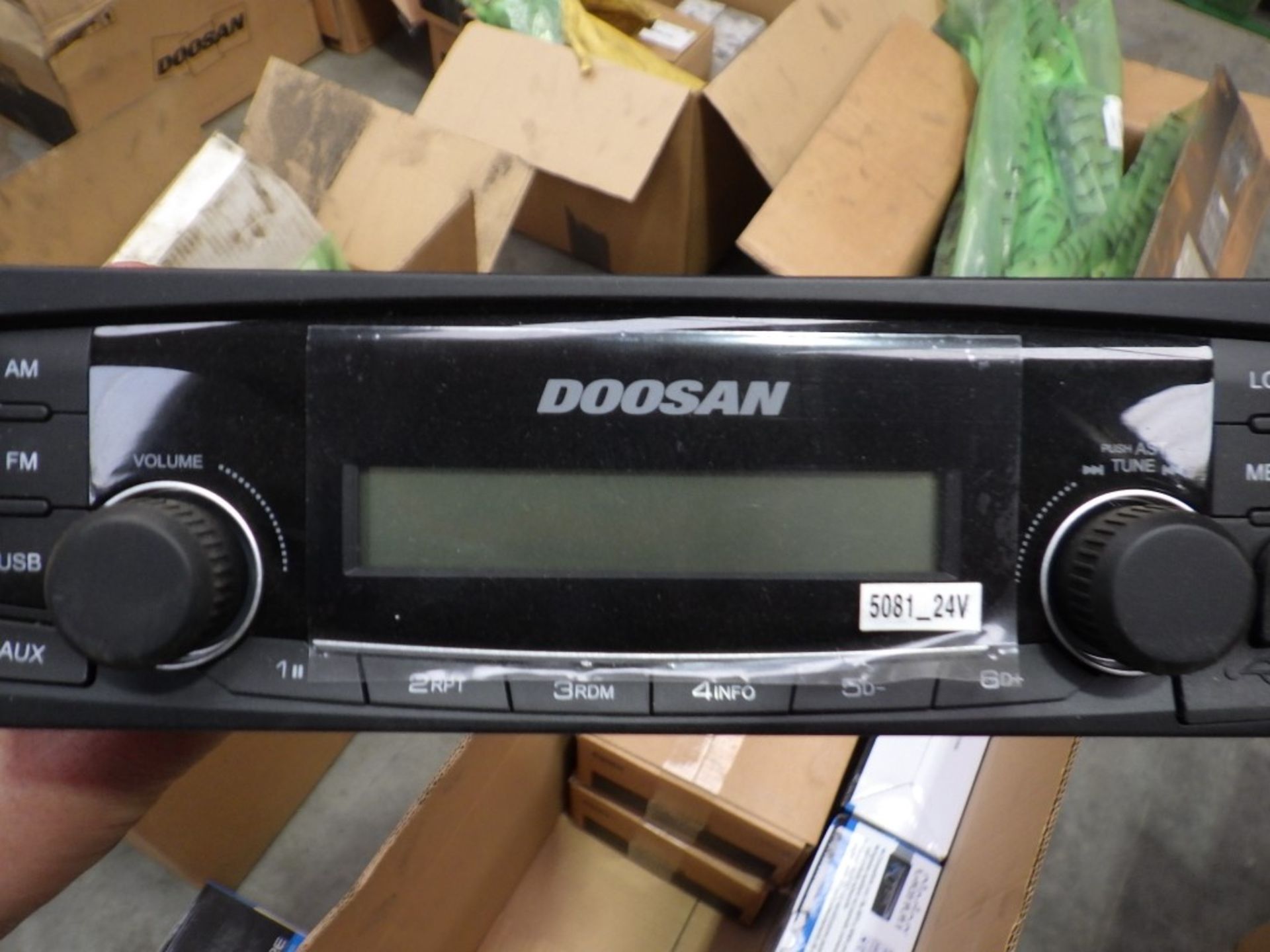 DOOSAN & CLARION RADIO / STEREOS / SPEAKER P/N: 300654-00069 (6 OF) CLARION C2120E (3 OF) 300652- - Image 5 of 7