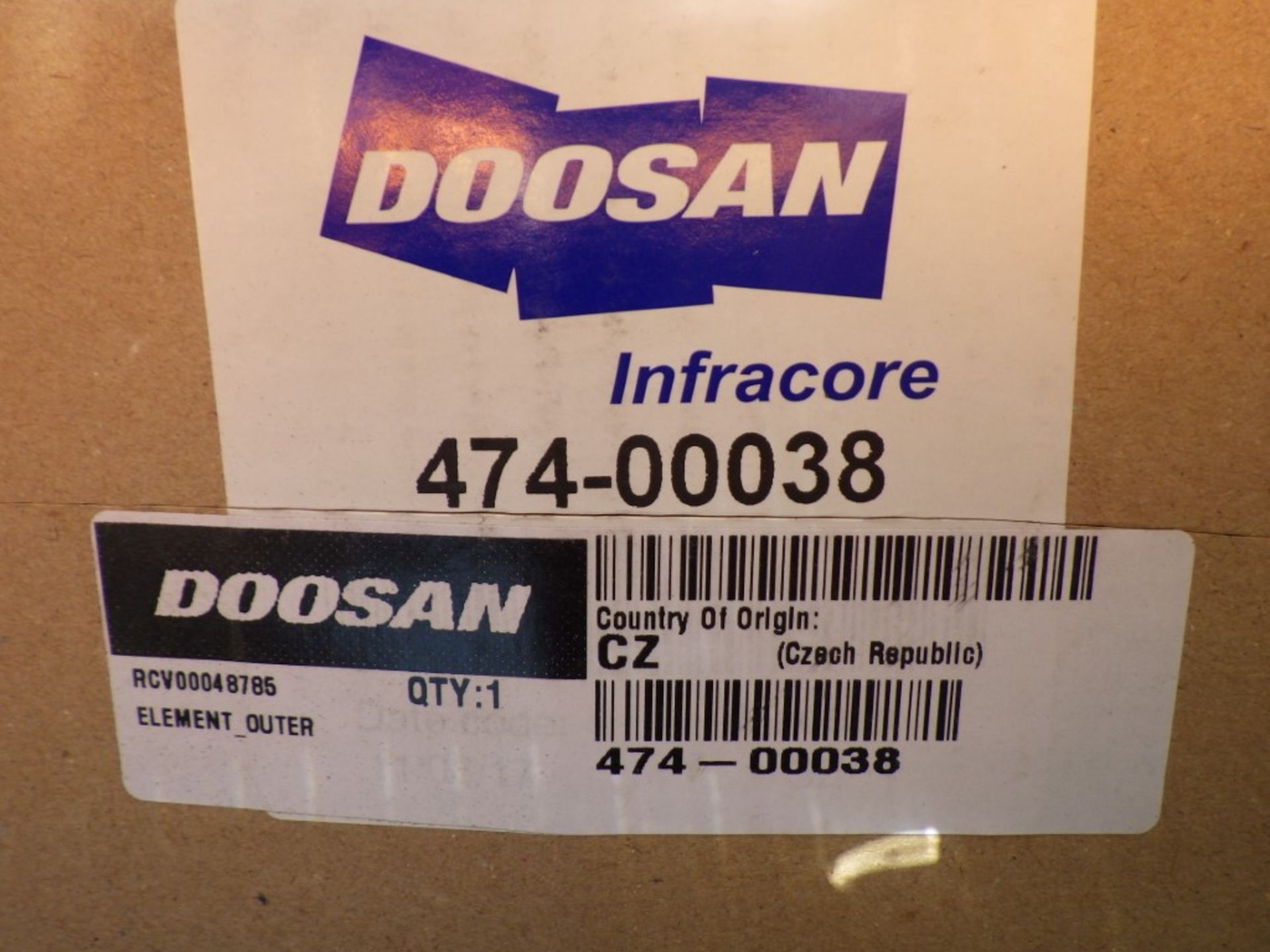 DOOSAN FILTER ELEMENT P/N: 474-00038 (3 OF) P/N: 400401-00094 (1 OF) - Image 3 of 5