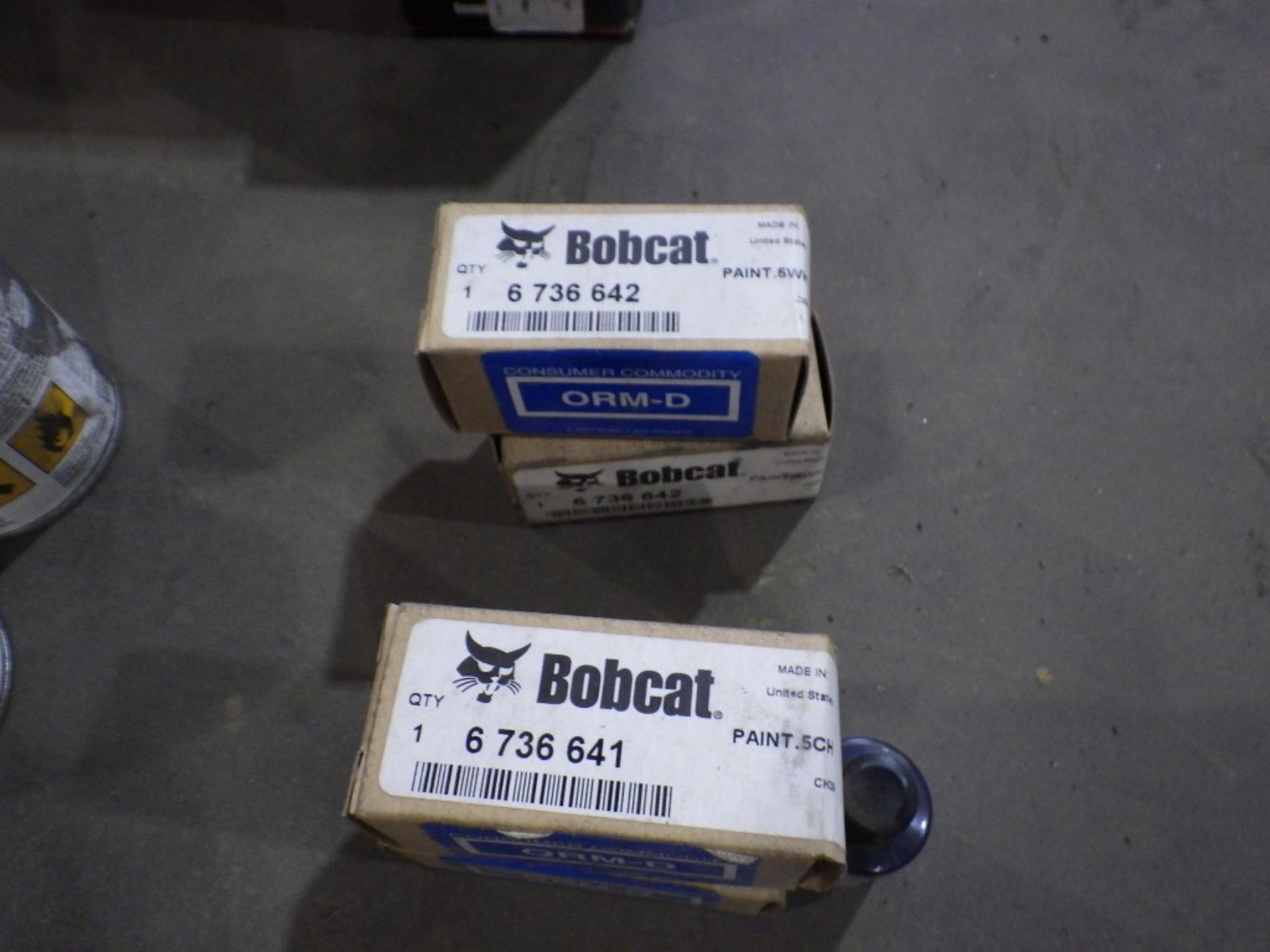ASSORTED BOBCAT DECALS & PAINT INCL. SPRAY CANS, ENAMEL, PRIMER & TOUCH UP BOTTLES - Image 4 of 8