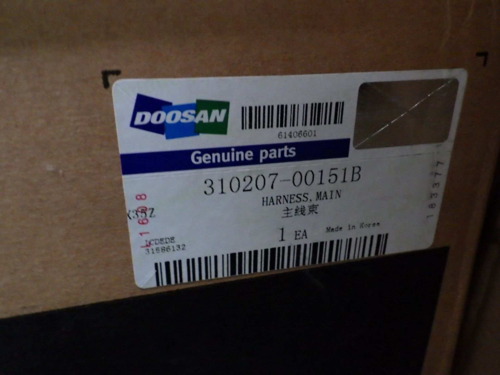 ASSORTED DOOSAN ELECTRICAL COMPONANTS INCL. WIRING HARNESS / LOOMS, SWITCHES, SENSORS & MORE. - Image 7 of 9