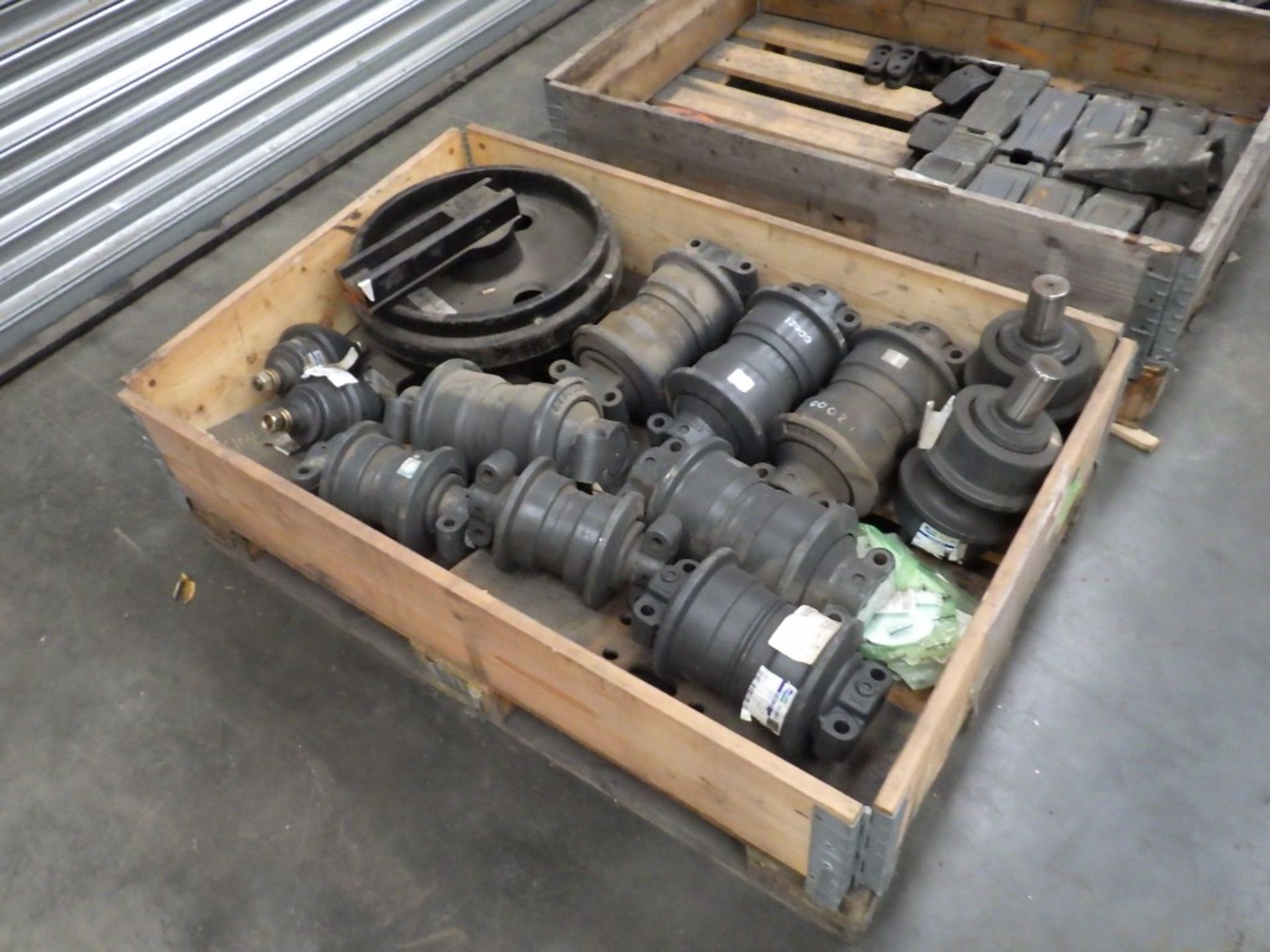 ASSORTED DOOSAN TRACK / UNDERCARRIAGE PARTS INCL. TOP & BOTTOM ROLLERS, SHOES / PADS INCL. P/N: