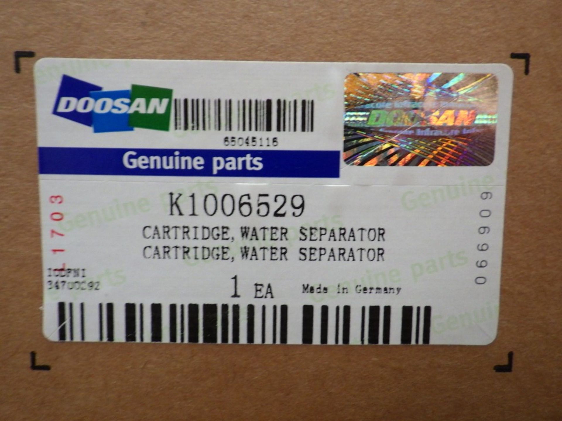 DOOSAN WATER SEPERATOR, CARTRIDGES TC. P/N: K1044607 (1 OF), 471-00082A (4 OF), K1006529 (19 OF) - Image 3 of 5