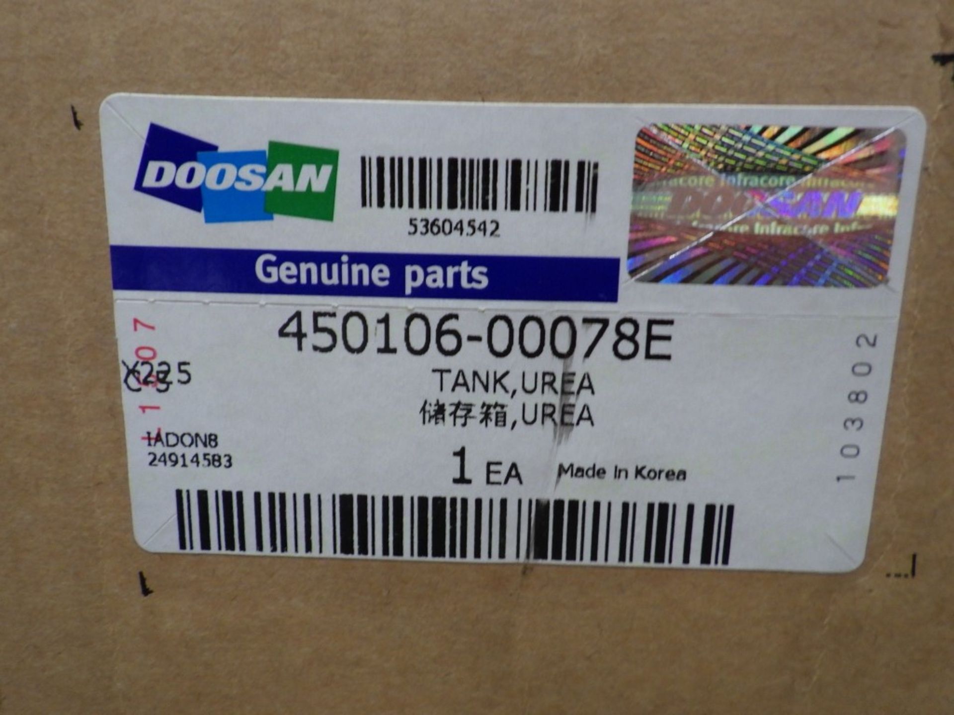 ASSORTED DOOSAN AD-BLUE / UREA PARTS INCL. SENSOR ASSEMBLY, SUPPLY MODULE TANK INCL. P/N: 301-00764, - Image 8 of 9