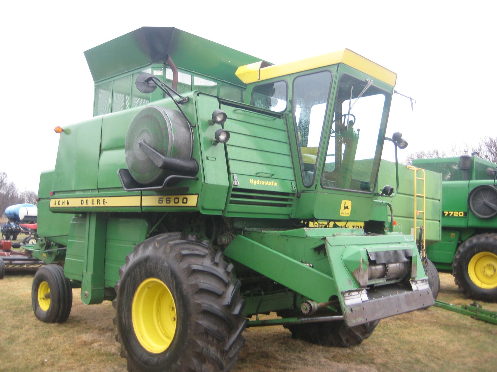 '75 JOHN DEERE 6600 DIESEL COMBINE, 3847 HRS, 23.1/26 TIRES, STRAW CHOPPER, HINIKER TANK EXTENSION - Image 3 of 33