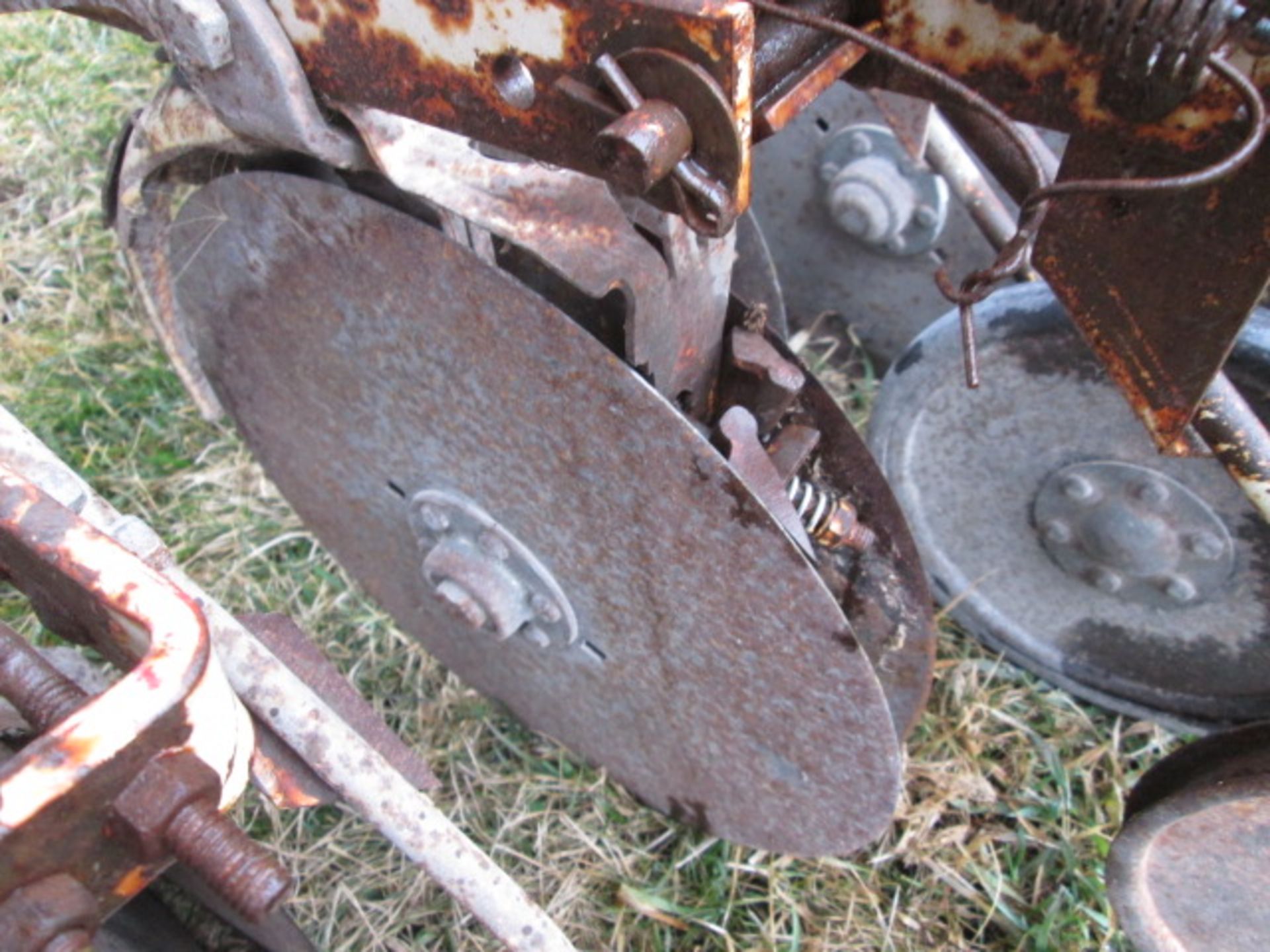 IH GRAIN DRILL 510, GRASS SEED, 13', 7.5" Spacing - Image 8 of 11