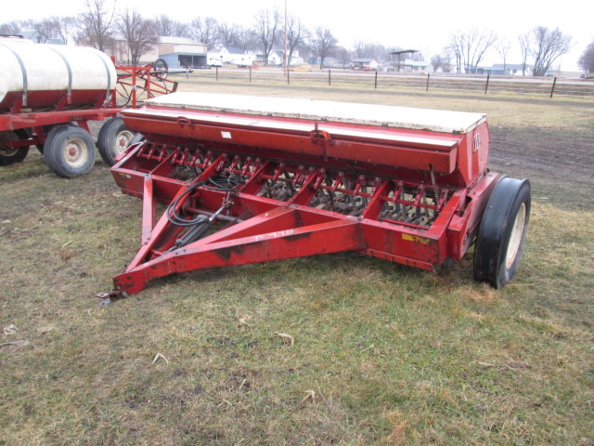 IH GRAIN DRILL 510, GRASS SEED, 13', 7.5" Spacing - Image 2 of 11