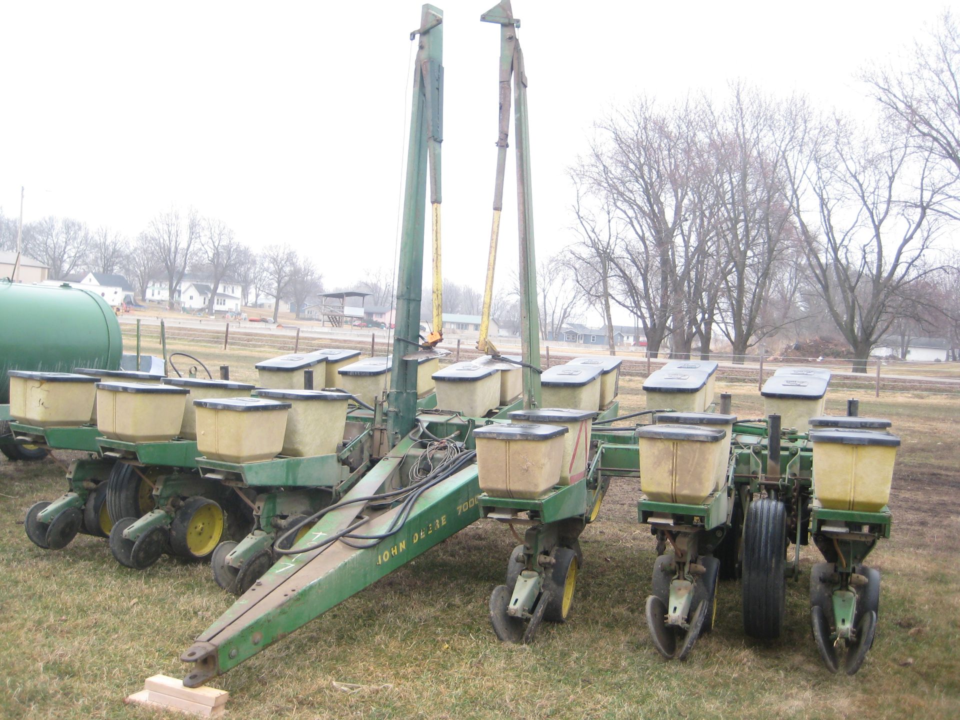 JD 7000 Planter, No Till Coulters, Hyd. wing fold, Mont., Corn & Bean Meters, SN- 51539 - Image 2 of 17