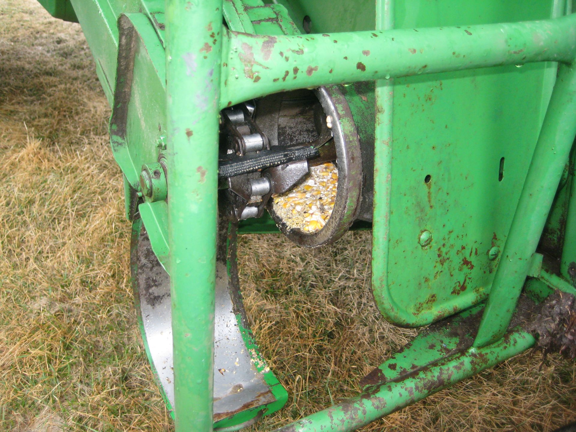 '75 JOHN DEERE 6600 DIESEL COMBINE, 3847 HRS, 23.1/26 TIRES, STRAW CHOPPER, HINIKER TANK EXTENSION - Image 13 of 33