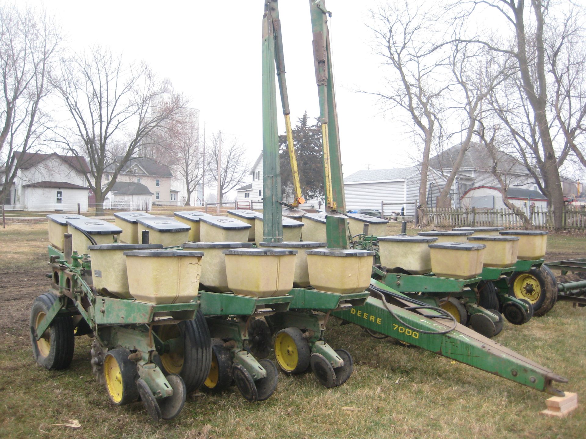 JD 7000 Planter, No Till Coulters, Hyd. wing fold, Mont., Corn & Bean Meters, SN- 51539