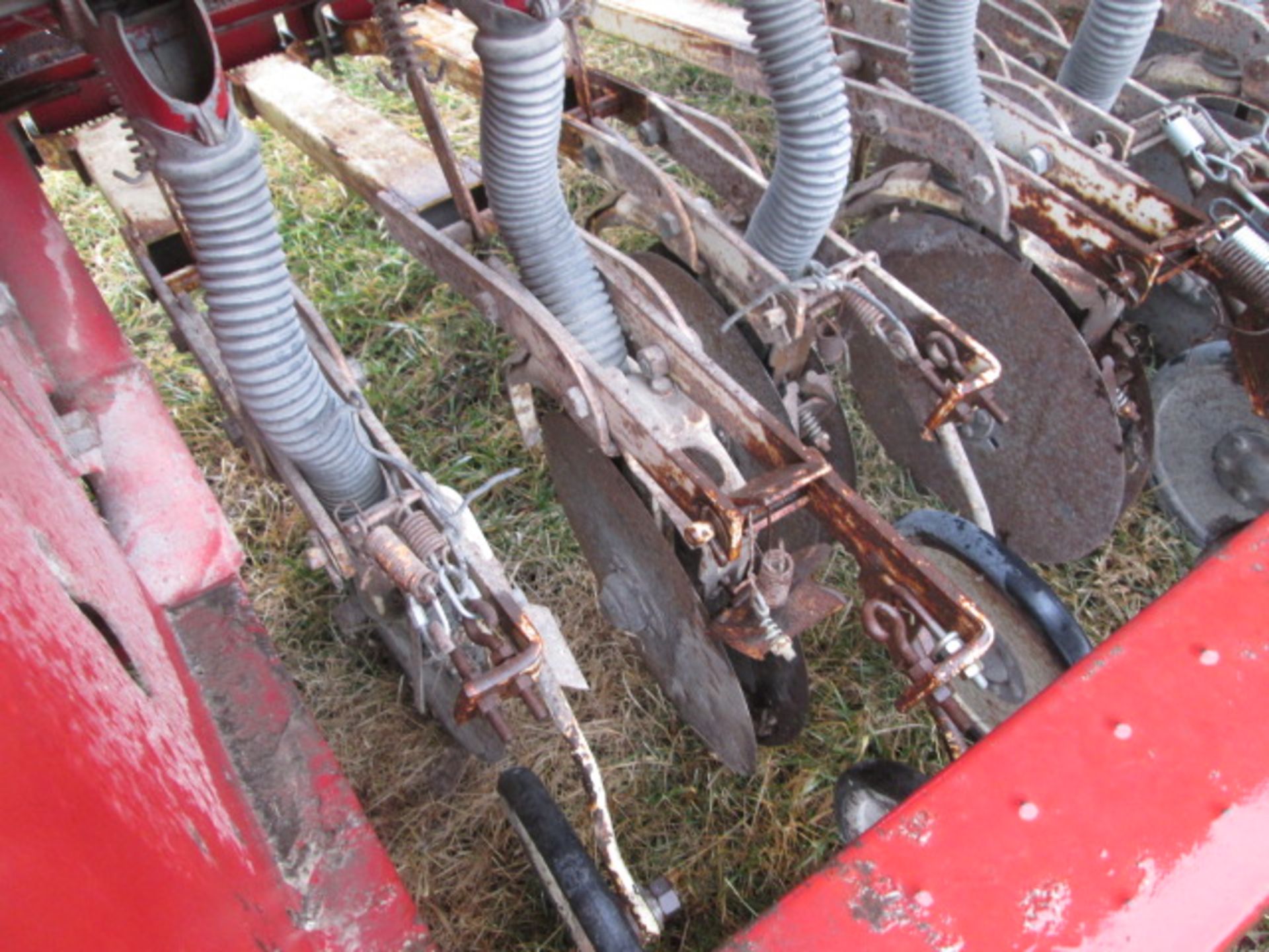 IH GRAIN DRILL 510, GRASS SEED, 13', 7.5" Spacing - Image 7 of 11