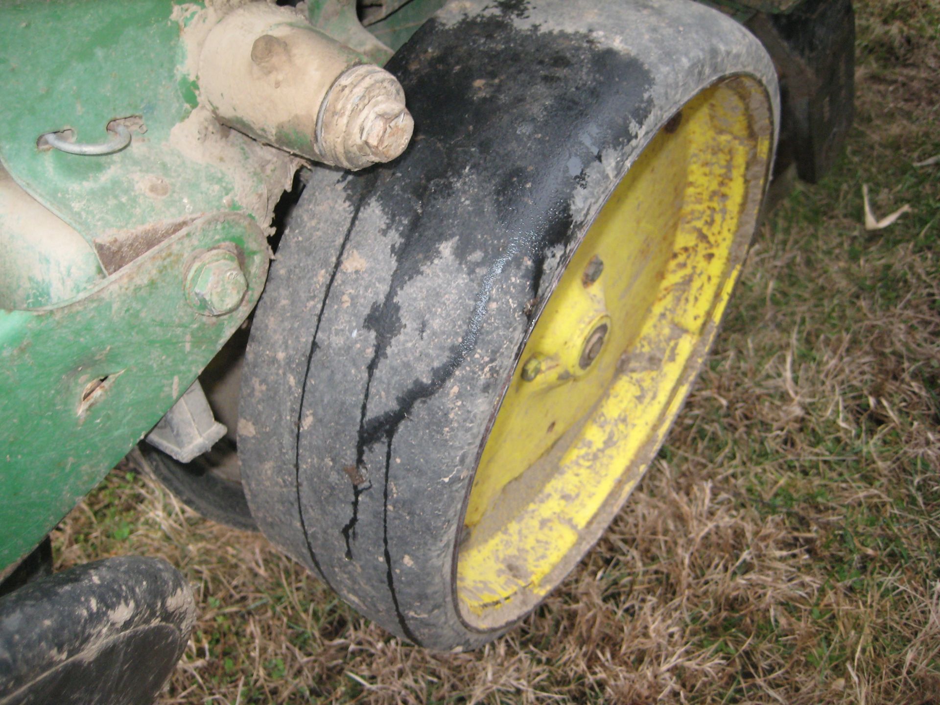 JD 7000 Planter, No Till Coulters, Hyd. wing fold, Mont., Corn & Bean Meters, SN- 51539 - Image 9 of 17