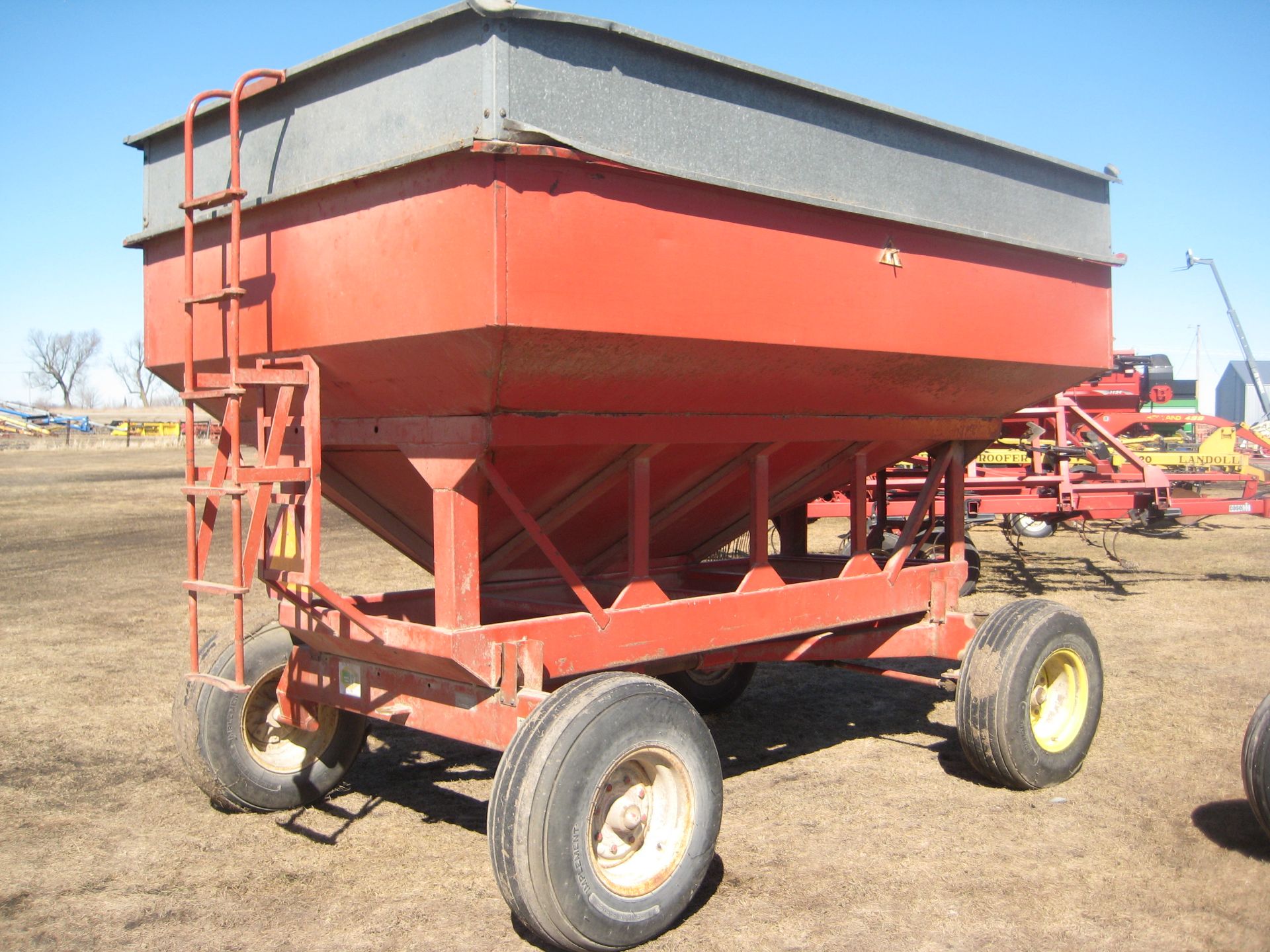 BETTER BUILT 300 BUSH GRAVITY WAGON - Image 5 of 7