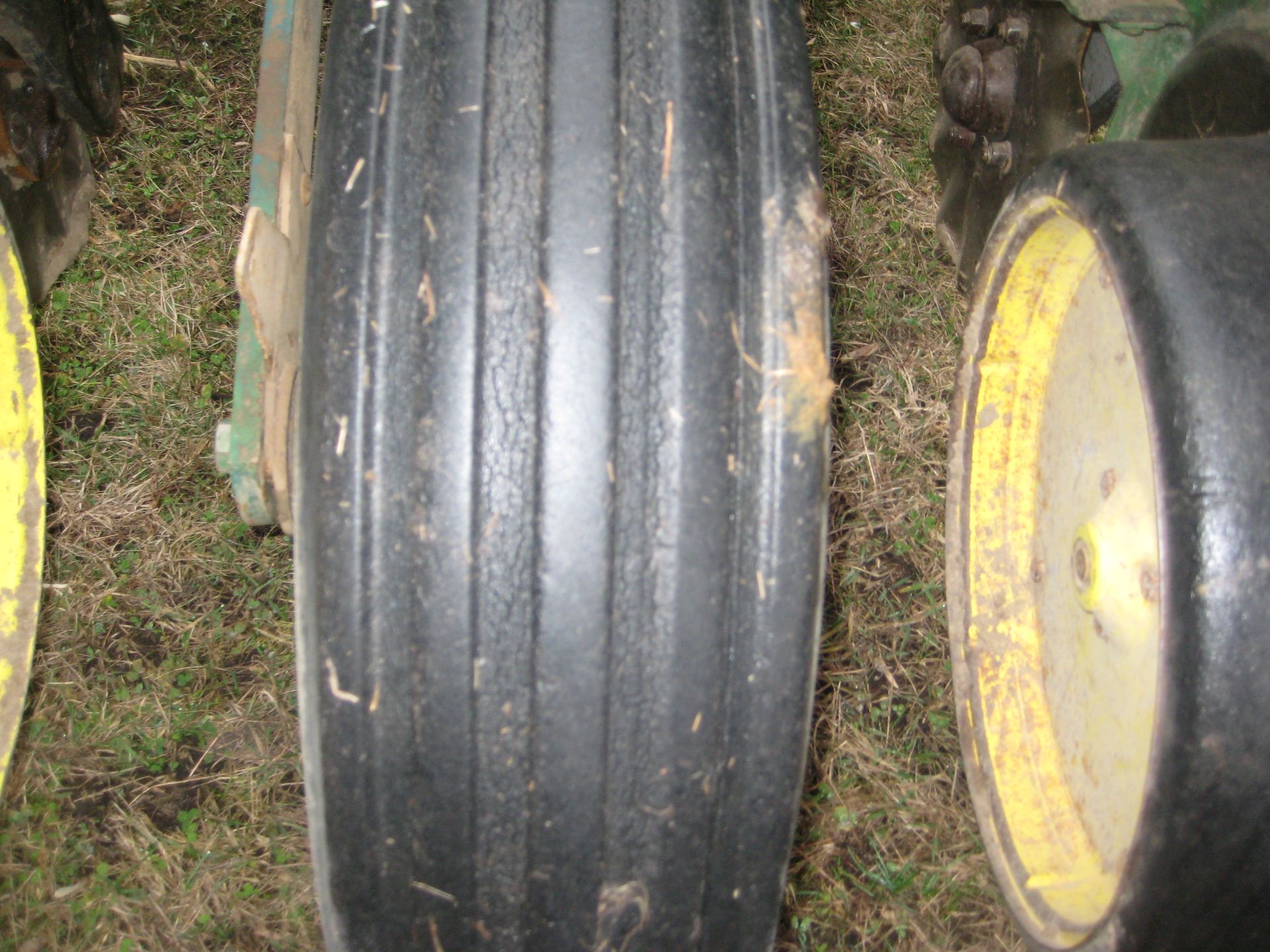 JD 7000 Planter, No Till Coulters, Hyd. wing fold, Mont., Corn & Bean Meters, SN- 51539 - Image 6 of 17