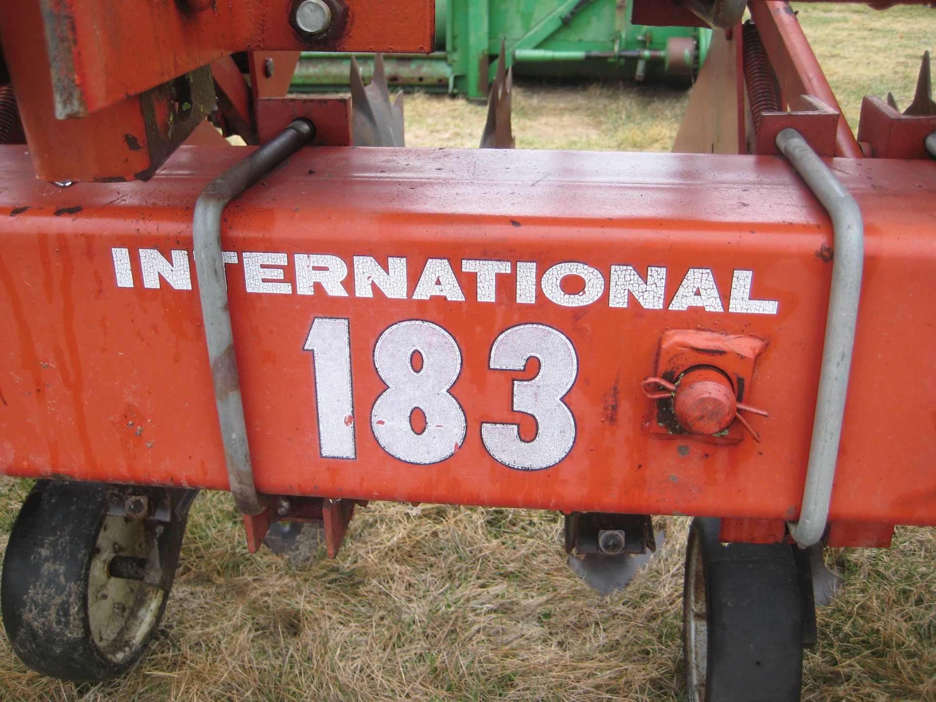 IH 183 12R CULTIVATOR - Image 13 of 14