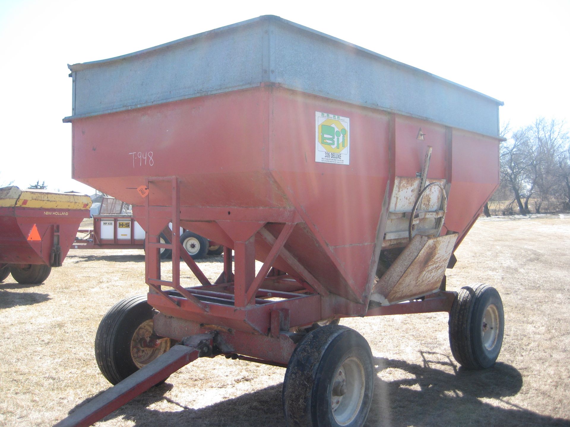 BETTER BUILT 300 BUSH GRAVITY WAGON - Image 5 of 8