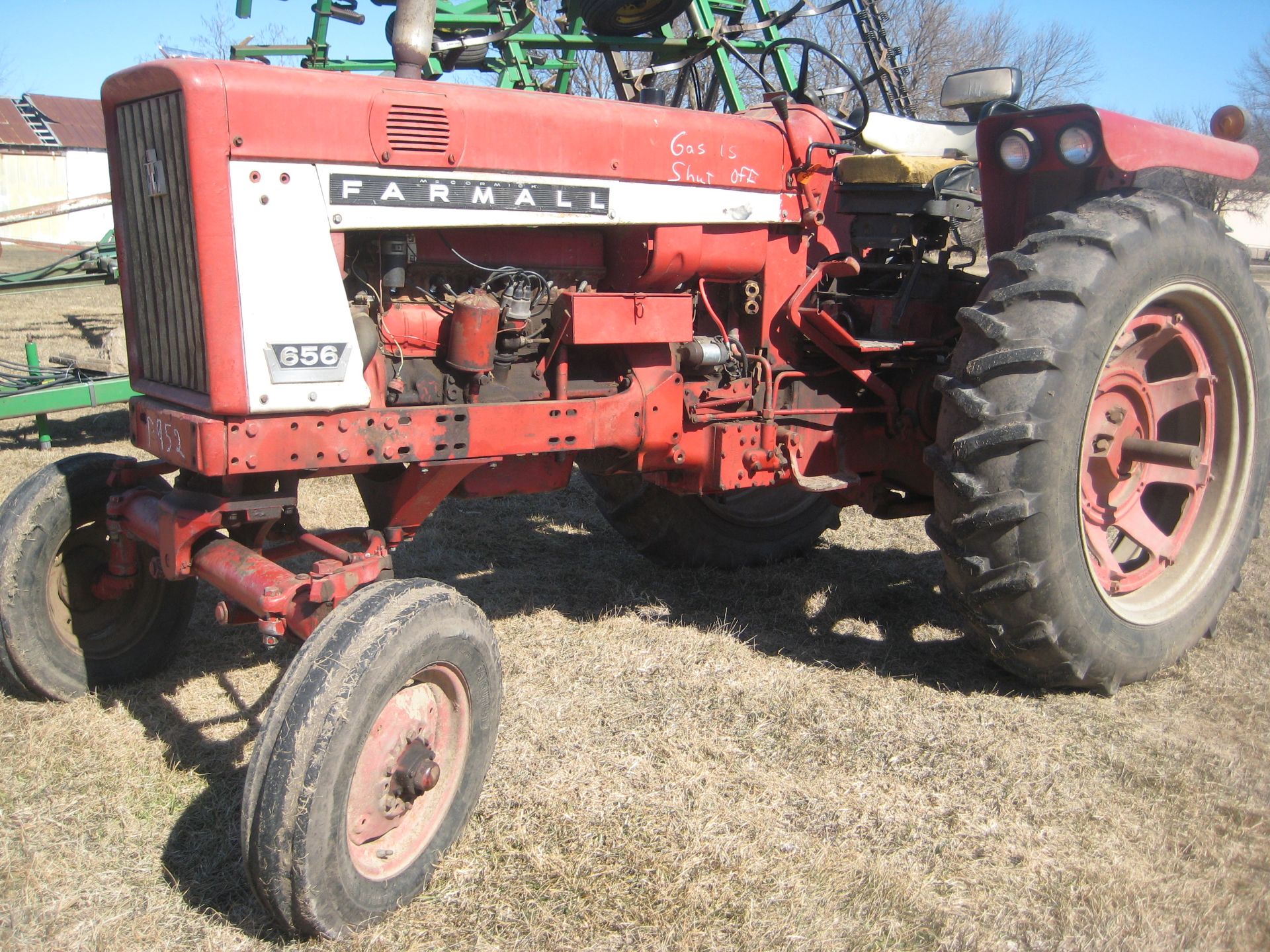 FARMALL 656, GAS, USED LITTLE LAST FEW YEARS, NO KNOWN PROBLEMS, 15.5x 38 Tires, SN-24032