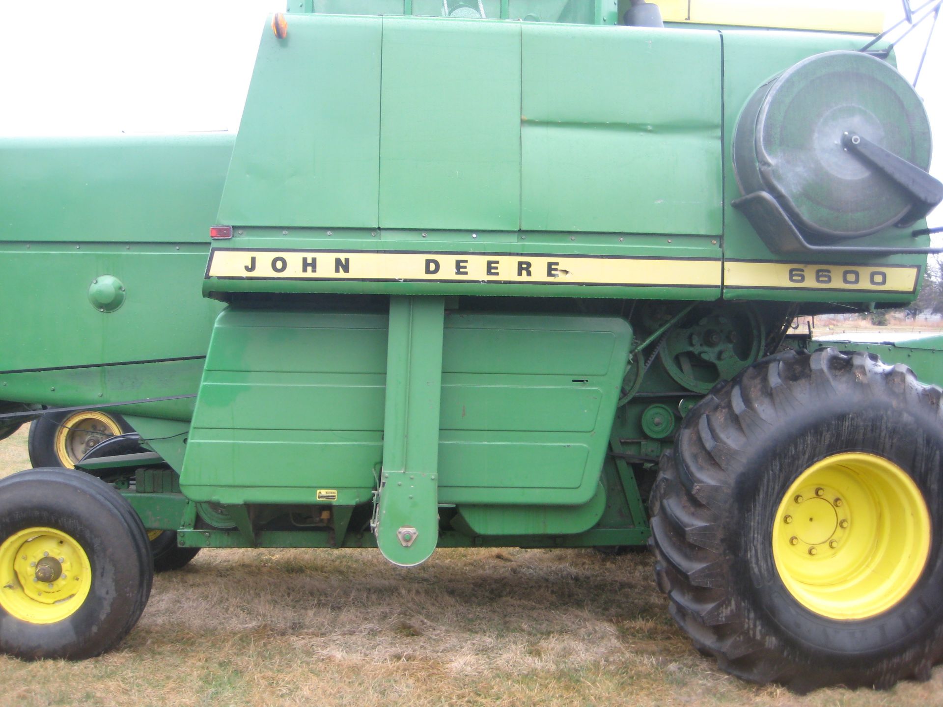 '75 JOHN DEERE 6600 DIESEL COMBINE, 3847 HRS, 23.1/26 TIRES, STRAW CHOPPER, HINIKER TANK EXTENSION - Image 4 of 33