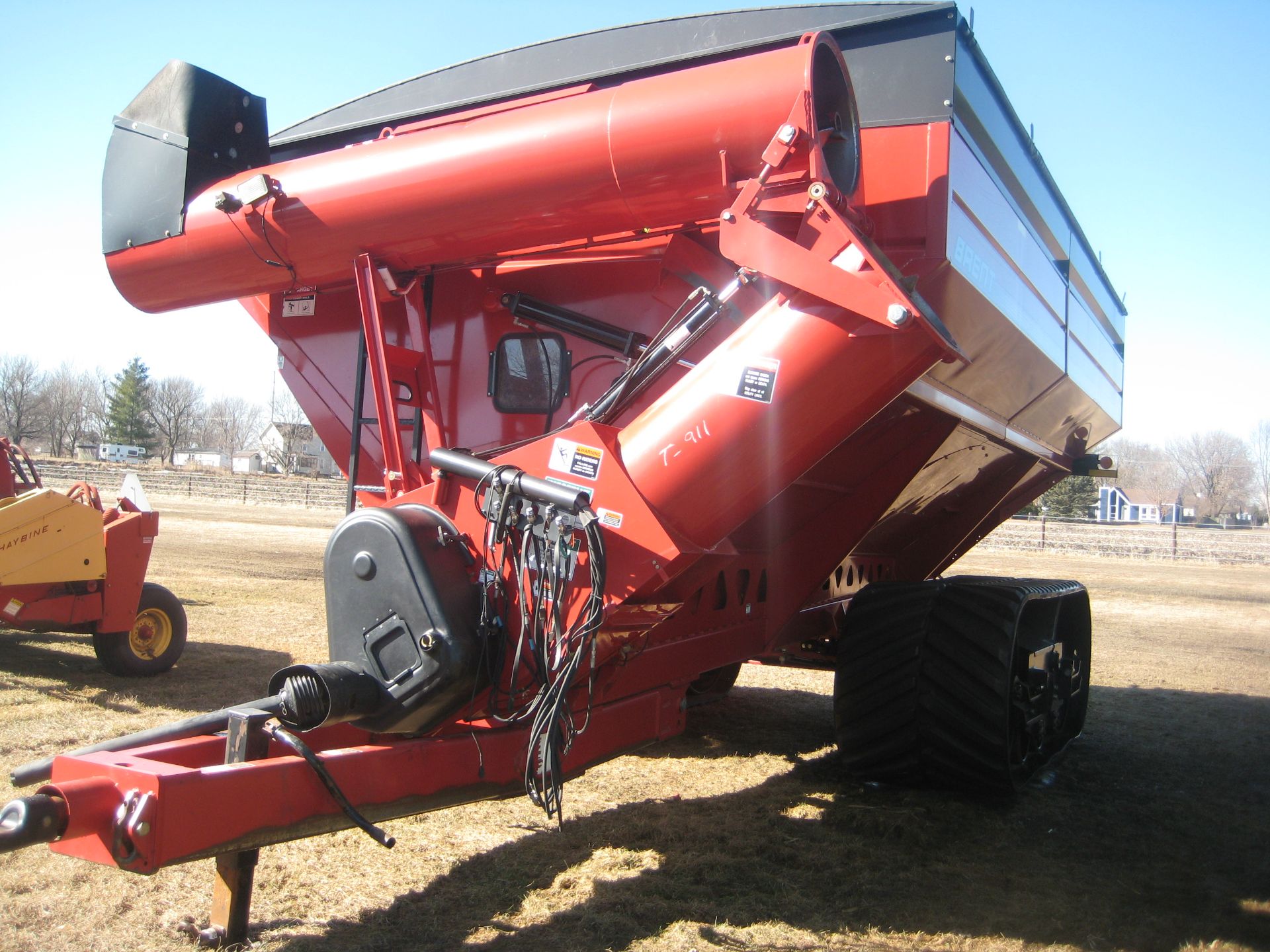 2009 Brent 1194 Grain Cart, Digi Star Scale, Tarp, Camera, 36" tracks