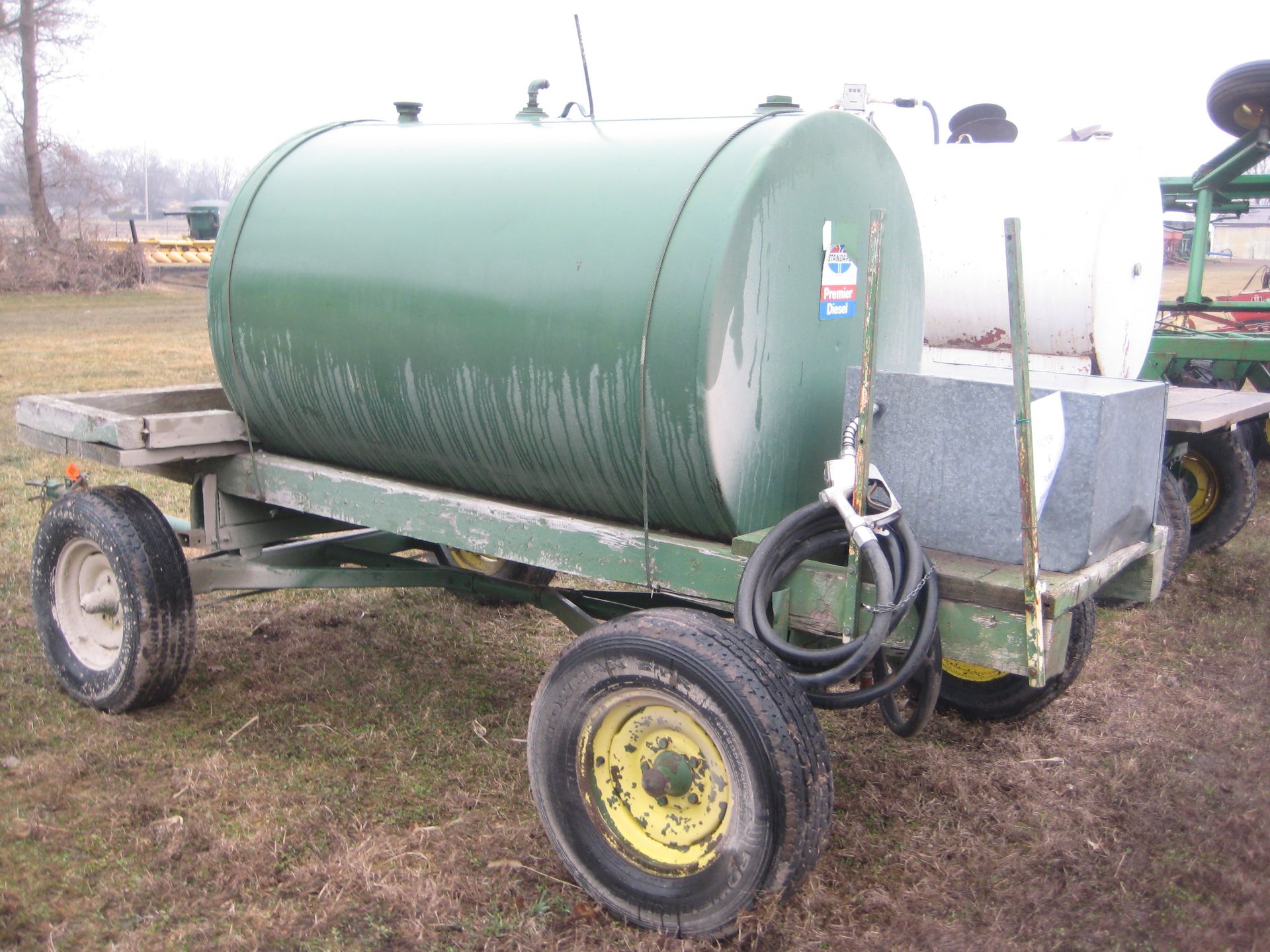 600 GAL FUEL TANK ON GEAR GAS MOTOR W/PUMP - Image 4 of 9