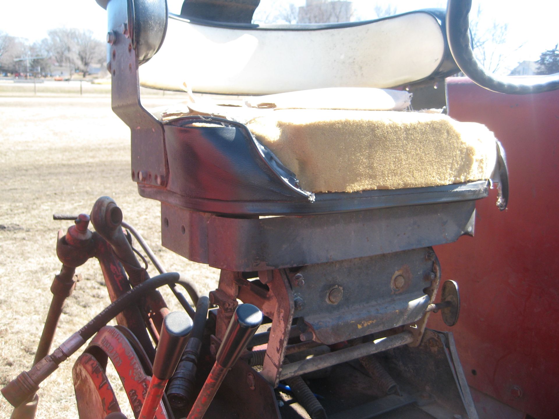 FARMALL 656, GAS, USED LITTLE LAST FEW YEARS, NO KNOWN PROBLEMS, 15.5x 38 Tires, SN-24032 - Image 9 of 18