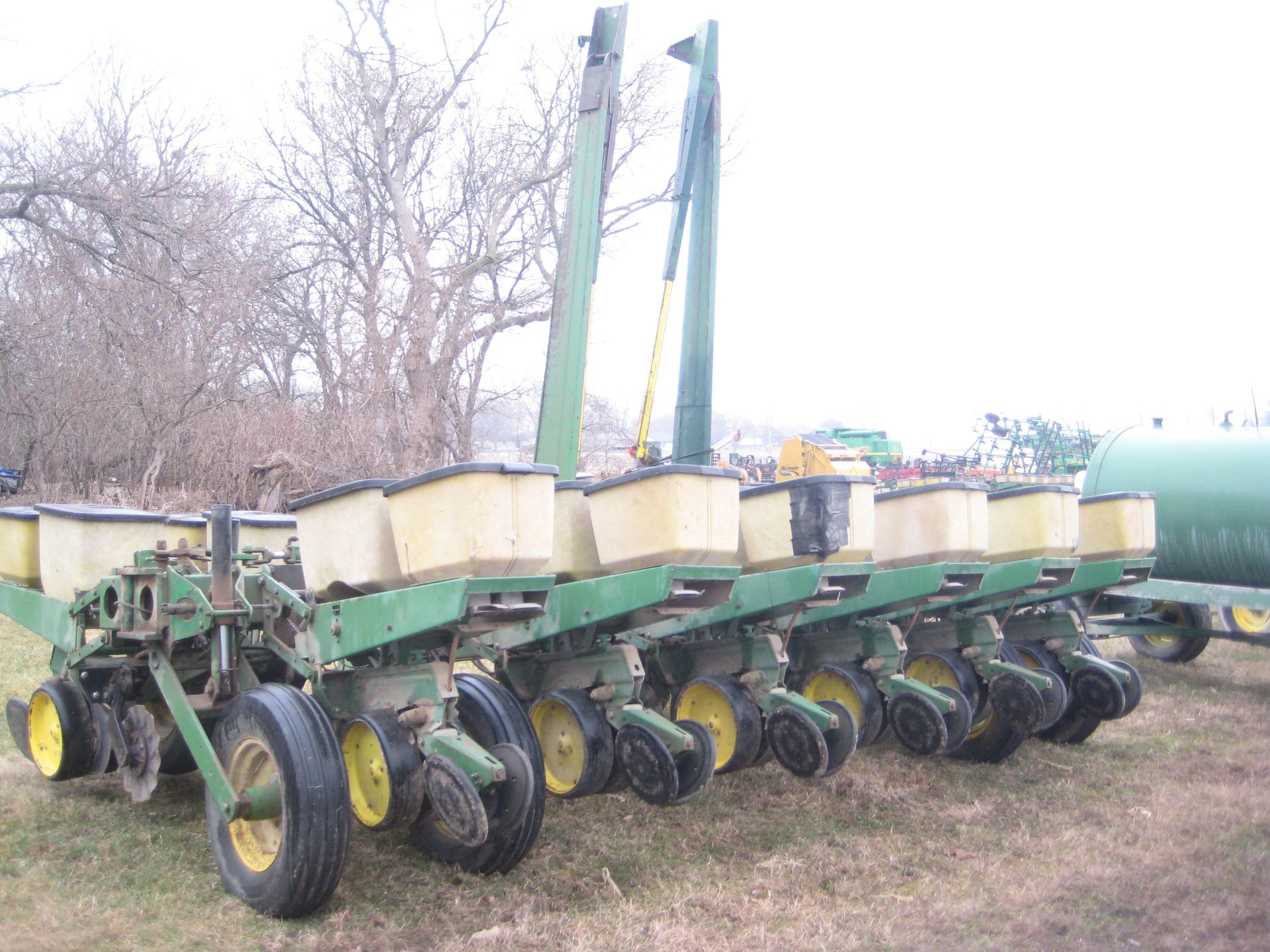 JD 7000 Planter, No Till Coulters, Hyd. wing fold, Mont., Corn & Bean Meters, SN- 51539 - Image 3 of 17