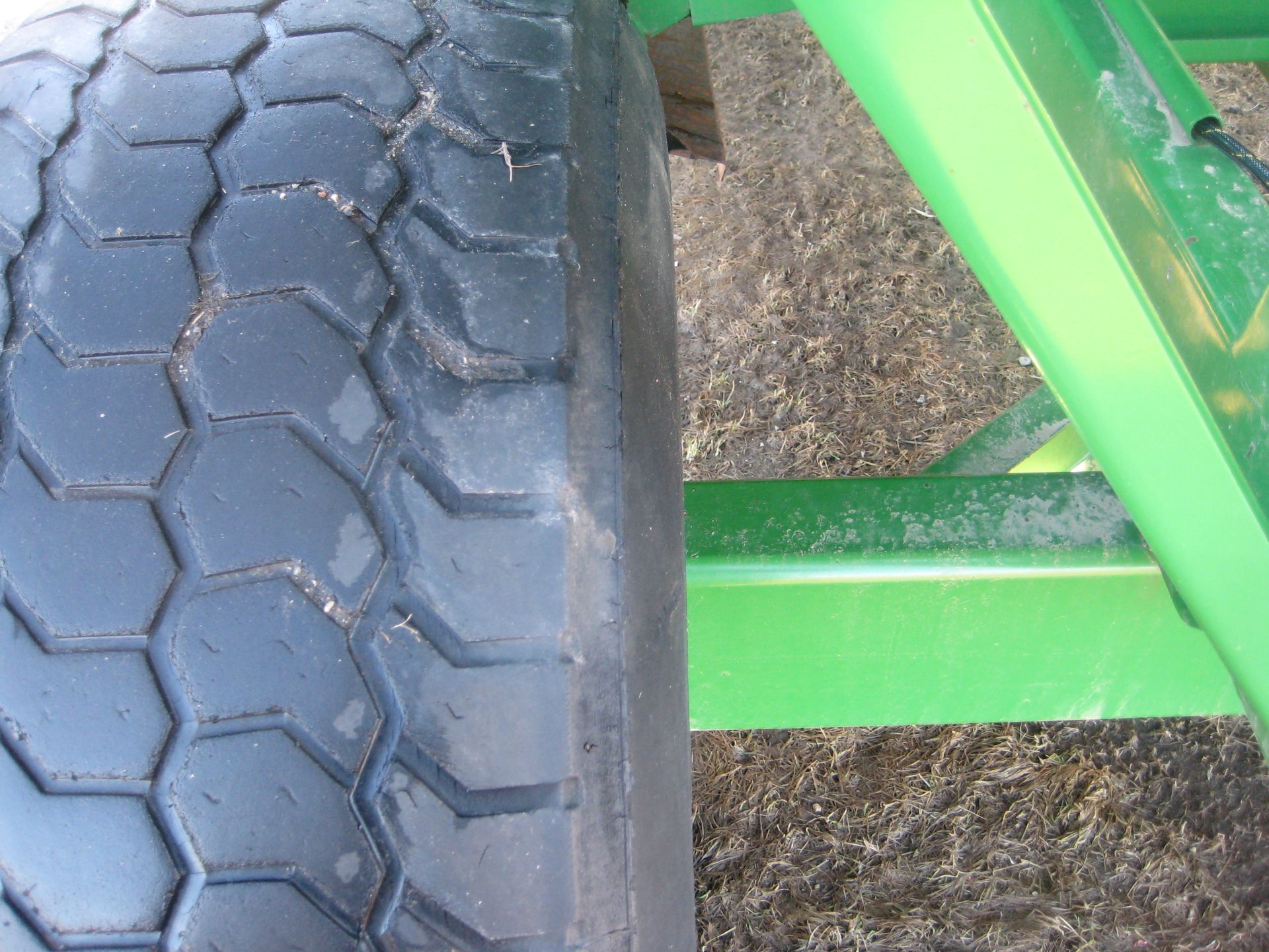 Brent 540 Gravity Wagon, 425-65R/22.5 tires, green - Image 11 of 15