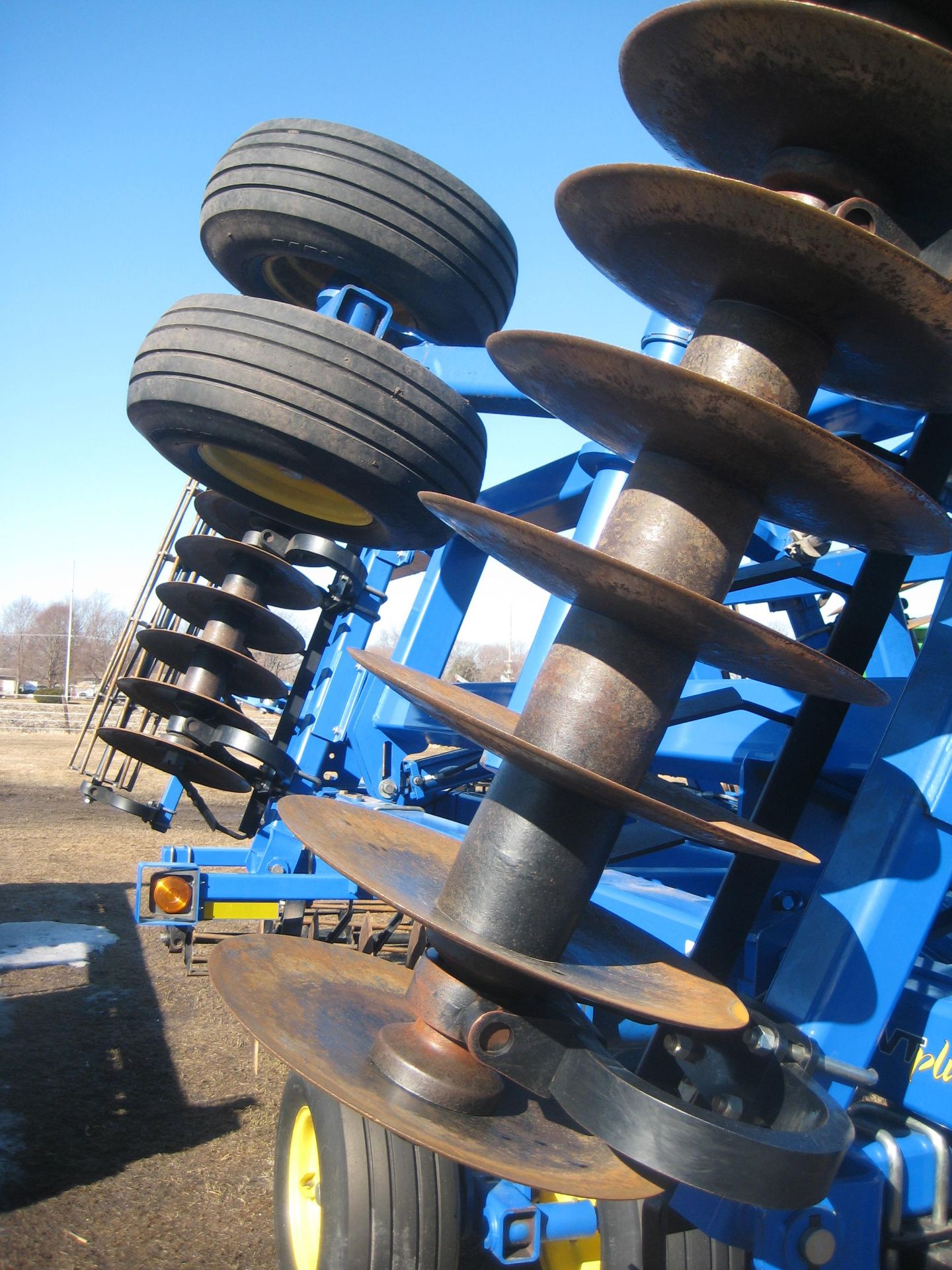 Landoll 7431-23 23' vertical till, rock flex, rolling baskets, low acres - Image 12 of 16