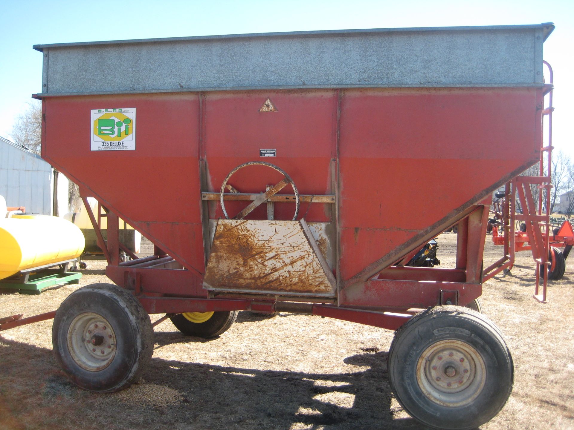 BETTER BUILT 300 BUSH GRAVITY WAGON - Image 3 of 7