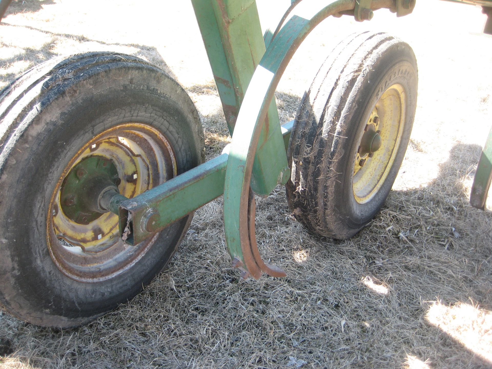 JOHN DEERE 16’ CHISEL PLOW - Image 6 of 11