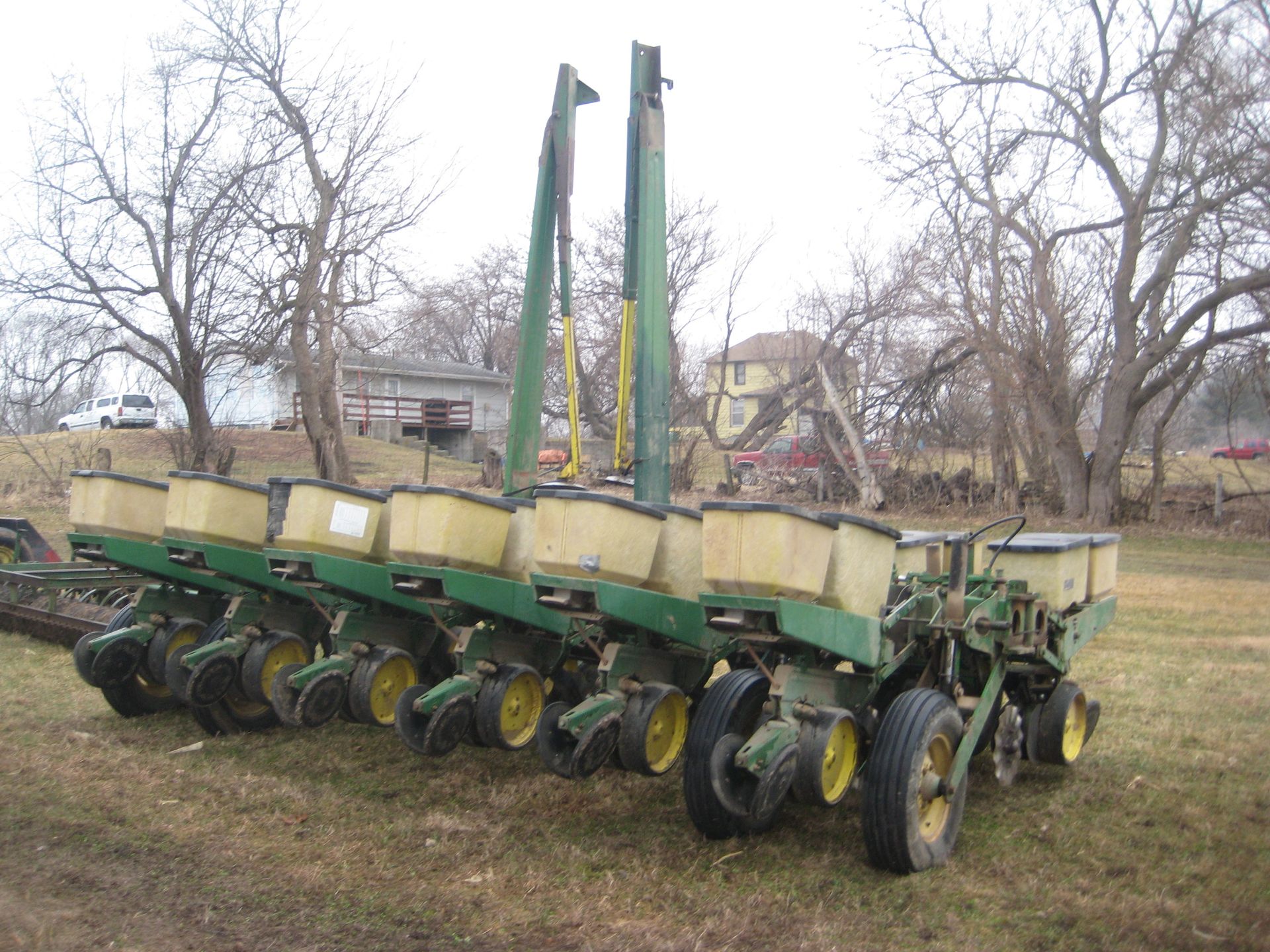 JD 7000 Planter, No Till Coulters, Hyd. wing fold, Mont., Corn & Bean Meters, SN- 51539 - Image 4 of 17