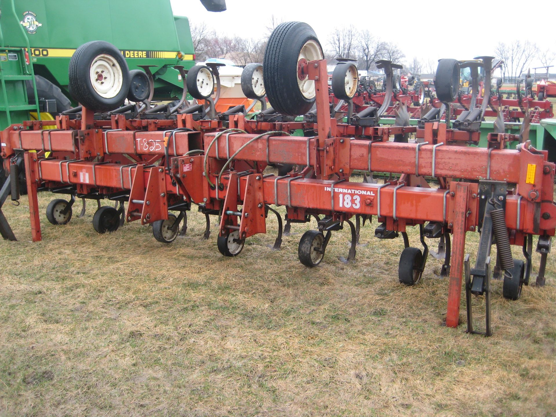 IH 183 12R CULTIVATOR - Image 2 of 14