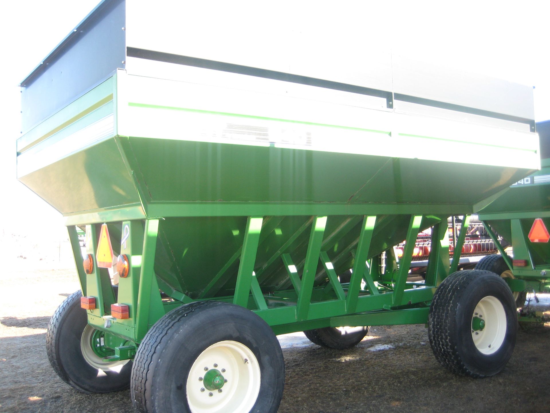 Brent 540 Gravity Wagon, 425-65R/22.5 tires, green - Image 2 of 15