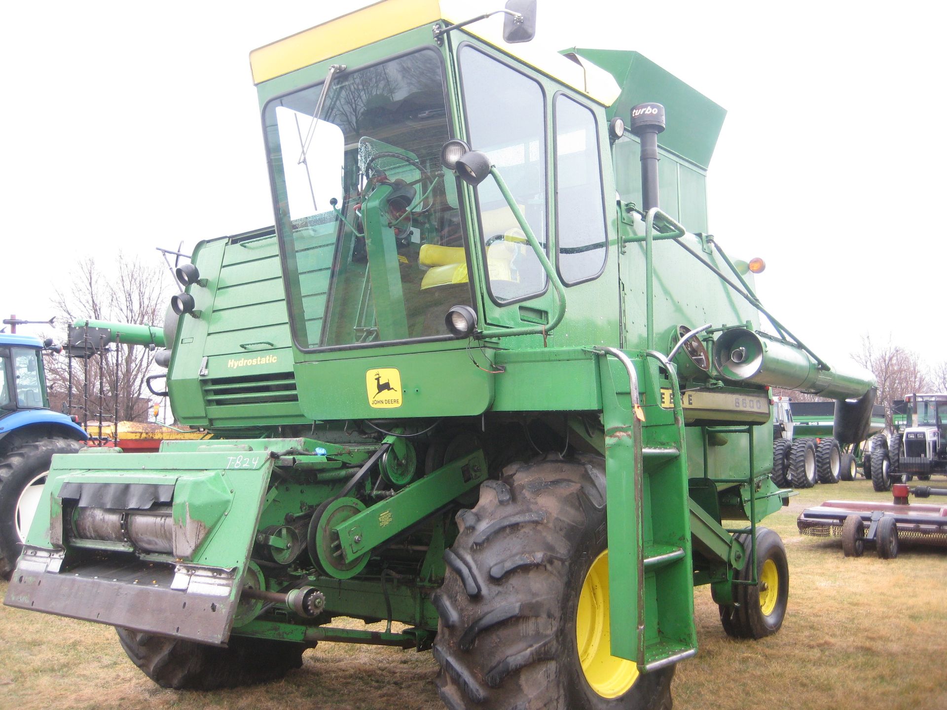 '75 JOHN DEERE 6600 DIESEL COMBINE, 3847 HRS, 23.1/26 TIRES, STRAW CHOPPER, HINIKER TANK EXTENSION