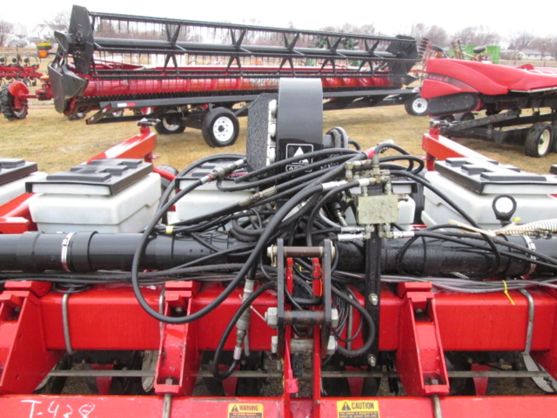 WHITE 6700 12R22” 3 PT PLANTER, TRASH WHIPPERS, MONT, LIFT ASSIST, LIQUID FERT PUMP, SN- 10053 - Image 9 of 17