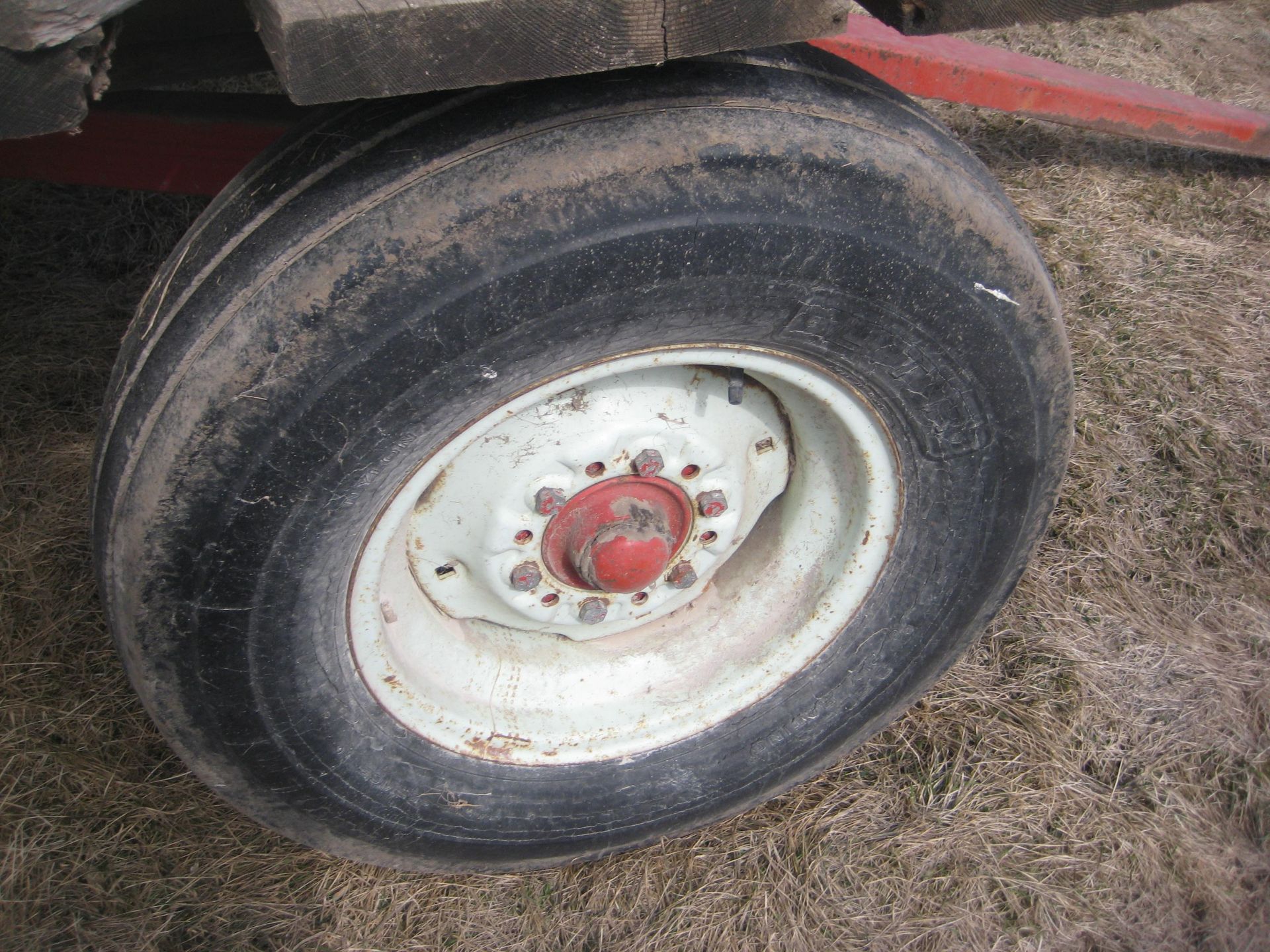 1200 GAL. WATER WAGON, 3HP BRIGGS & STRATTON PUMP, 1.5" PLUMBING, MONTGOMERY WARD GEAR - Image 8 of 11