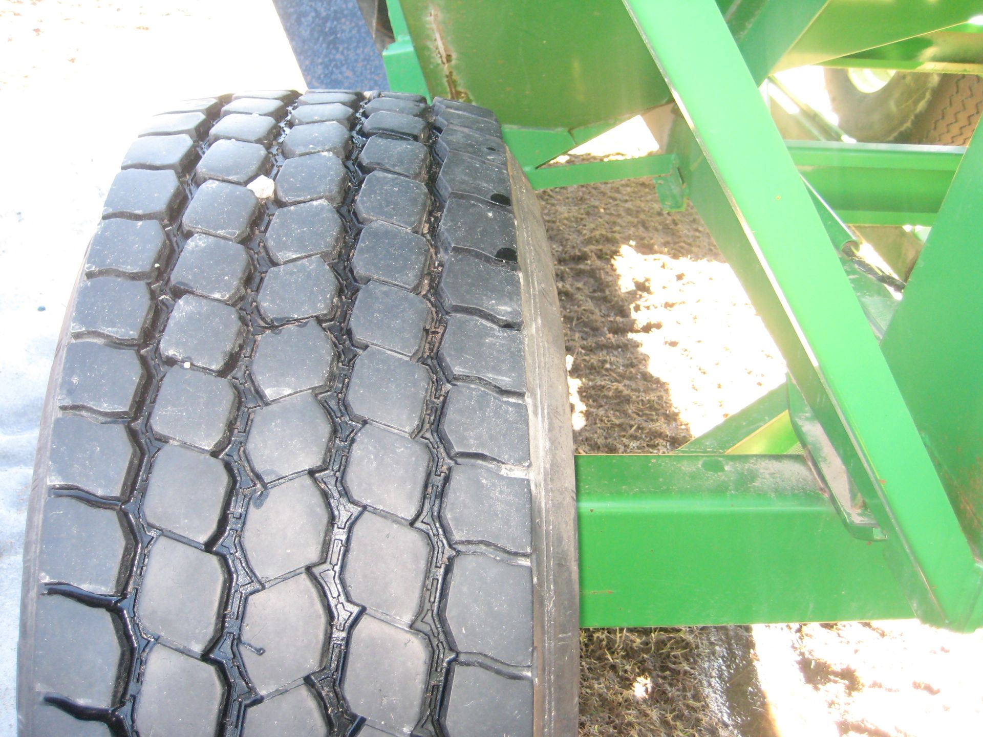 Brent 540 Gravity Wagon, 425-65R/22.5 tires, green - Image 7 of 13