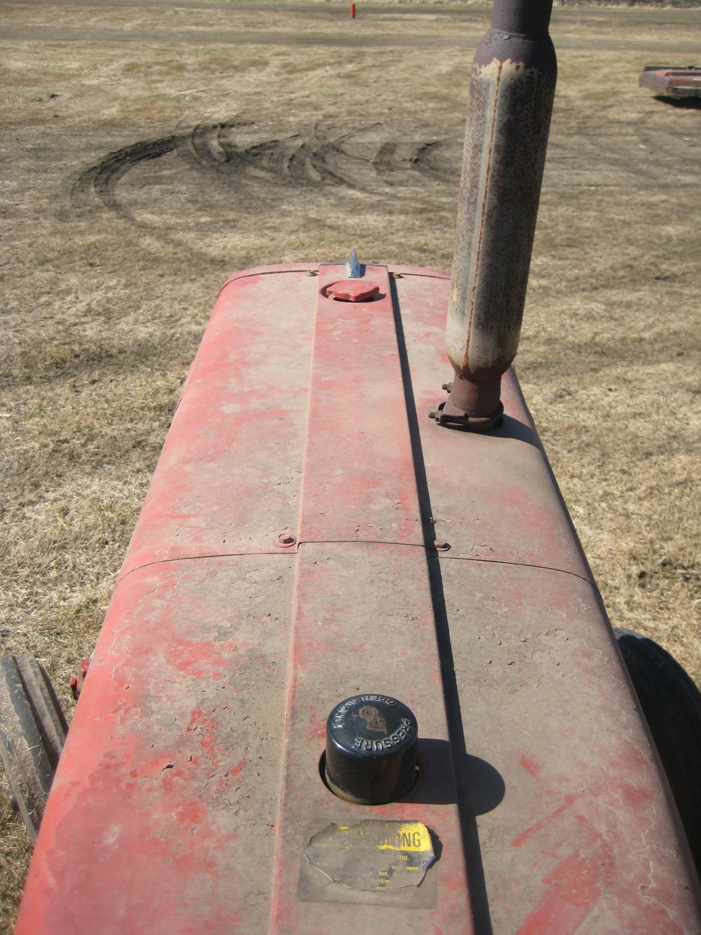 FARMALL 656, GAS, USED LITTLE LAST FEW YEARS, NO KNOWN PROBLEMS, 15.5x 38 Tires, SN-24032 - Image 18 of 18