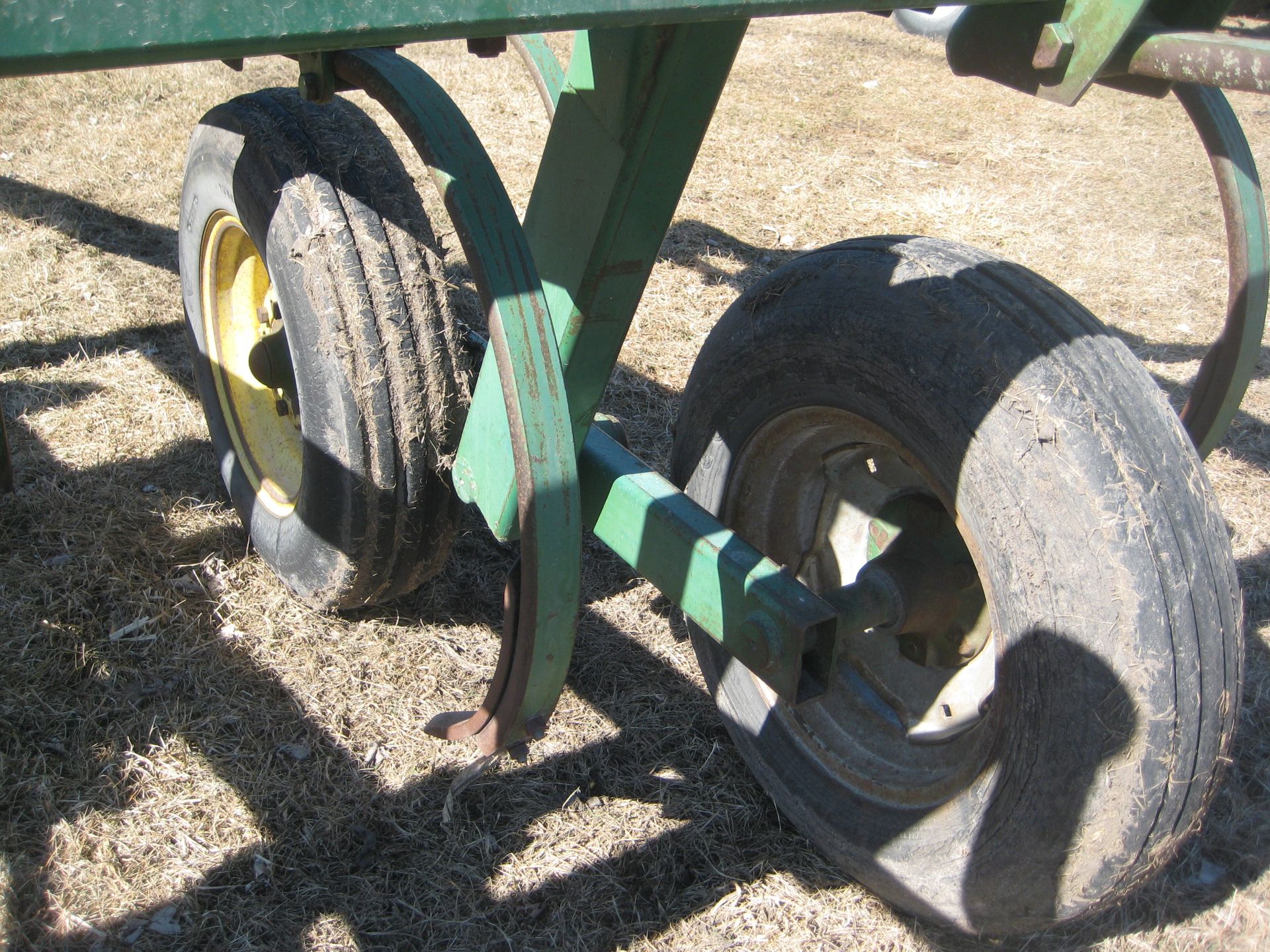 JOHN DEERE 16’ CHISEL PLOW - Image 8 of 11