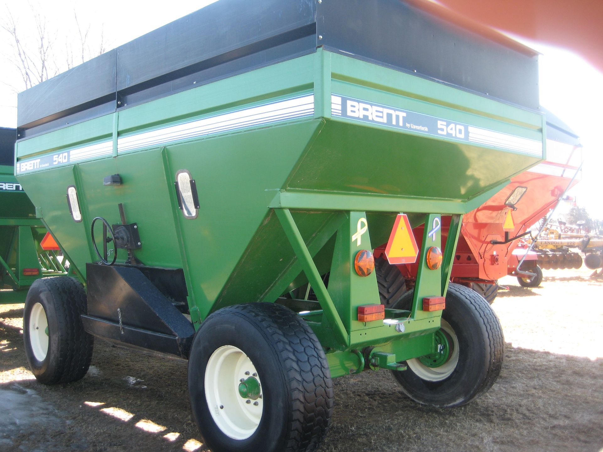 Brent 540 Gravity Wagon, 425-65R/22.5 tires, green - Image 4 of 15