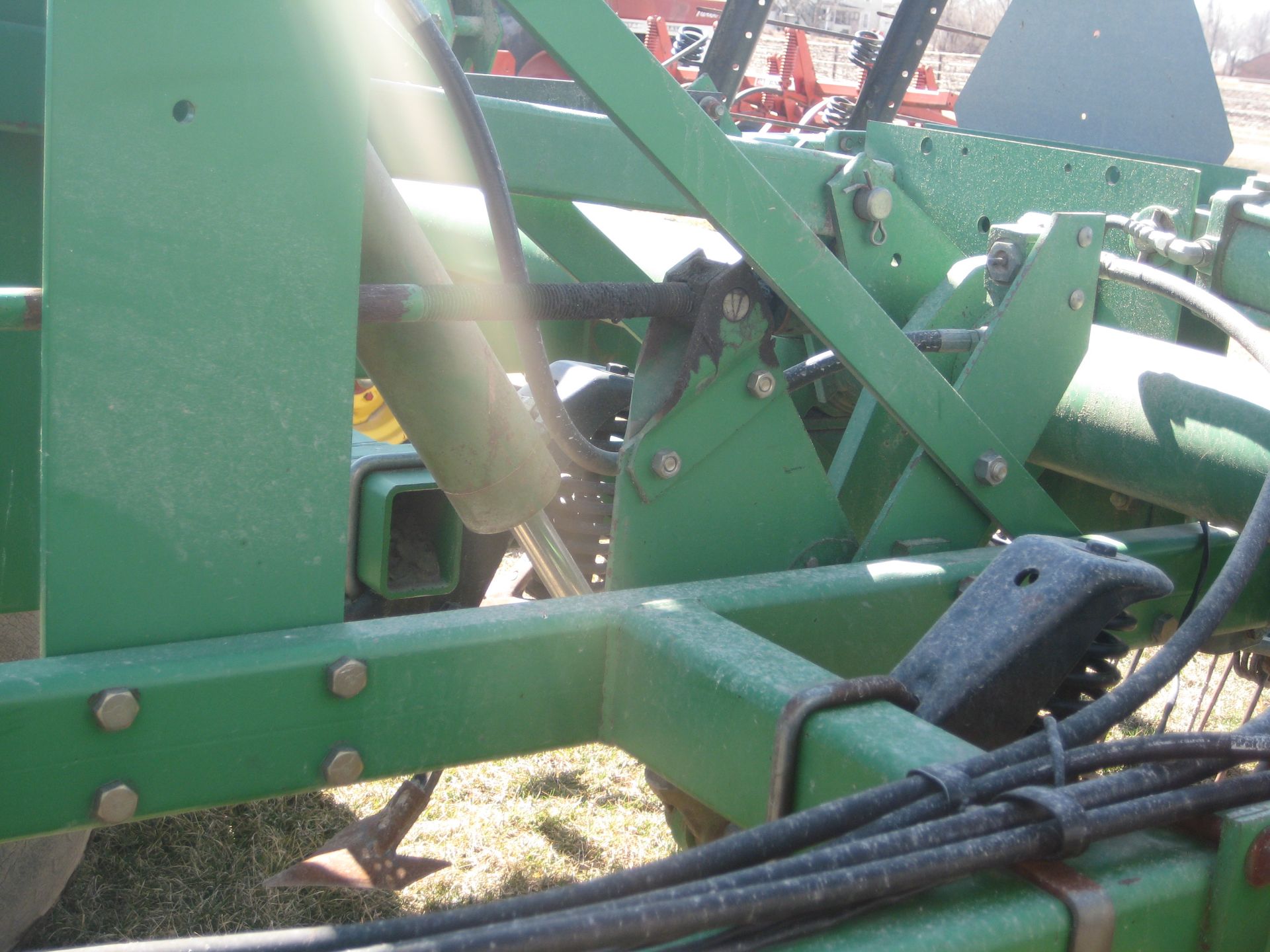 JD 980 FLD CULT 30.5’, NEW 7” SWEEPS, 6” CENTERS - Image 13 of 14