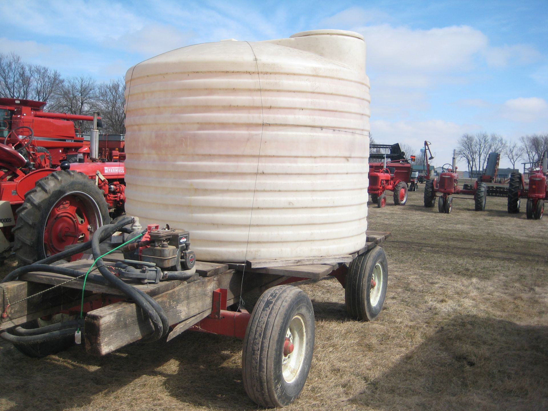 1200 GAL. WATER WAGON, 3HP BRIGGS & STRATTON PUMP, 1.5" PLUMBING, MONTGOMERY WARD GEAR - Image 3 of 11