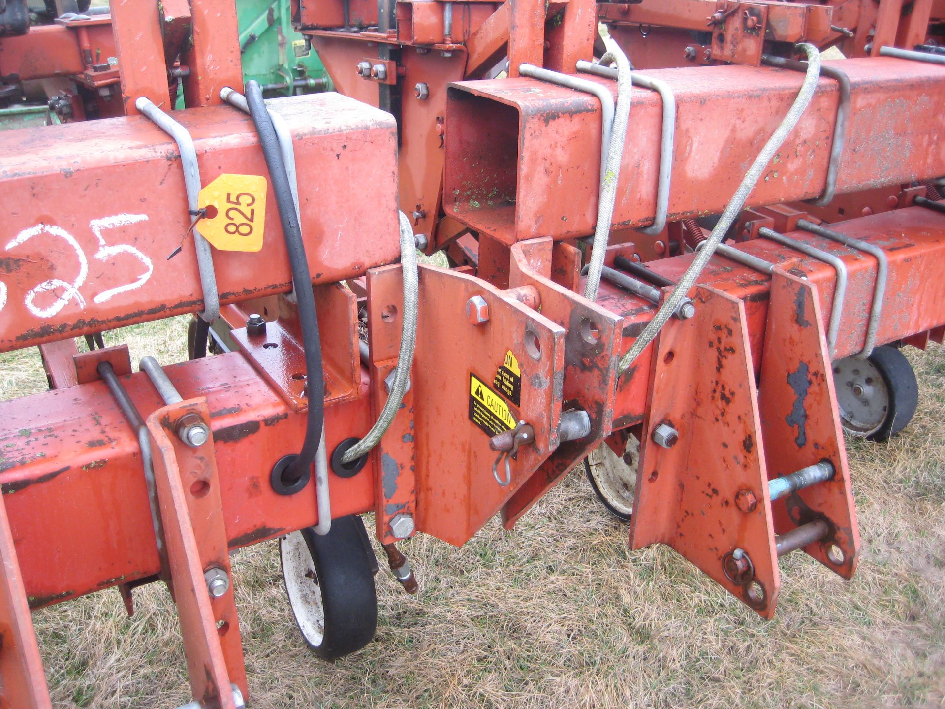 IH 183 12R CULTIVATOR - Image 10 of 14