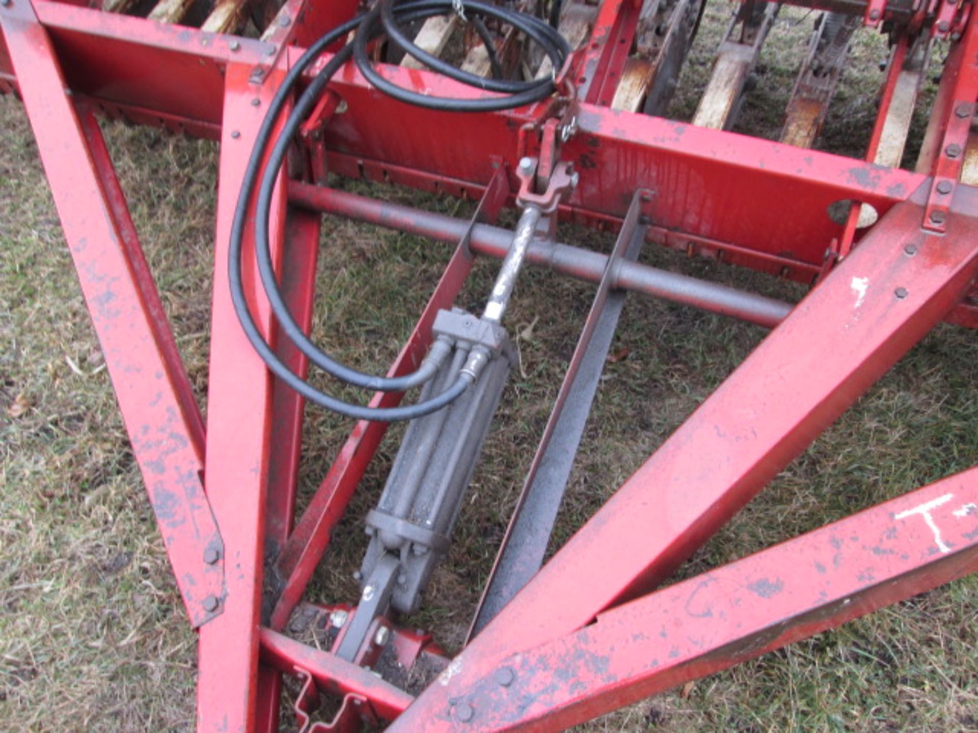 IH GRAIN DRILL 510, GRASS SEED, 13', 7.5" Spacing - Image 11 of 11