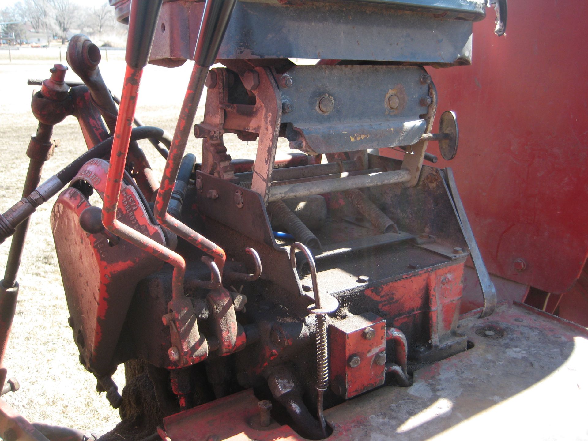 FARMALL 656, GAS, USED LITTLE LAST FEW YEARS, NO KNOWN PROBLEMS, 15.5x 38 Tires, SN-24032 - Image 8 of 18