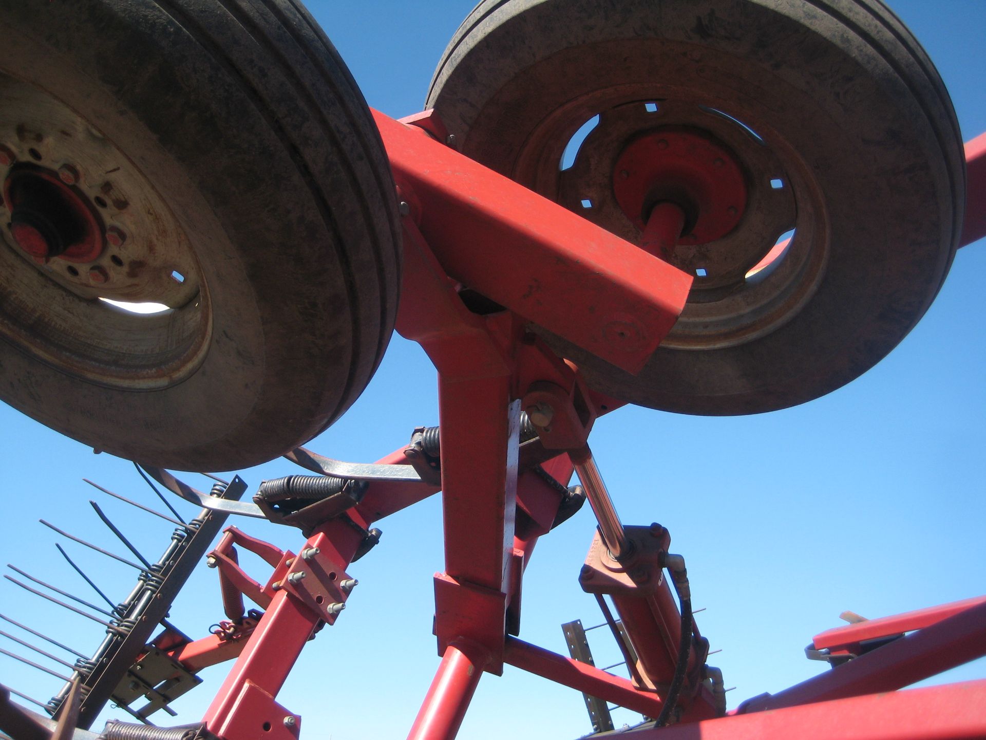 Case IH 4800 24' Fld Cult, Low Acres, 3 X Harrow - Image 9 of 11