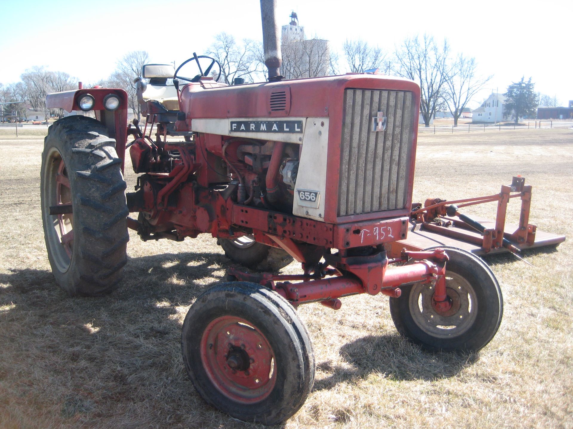 FARMALL 656, GAS, USED LITTLE LAST FEW YEARS, NO KNOWN PROBLEMS, 15.5x 38 Tires, SN-24032 - Image 2 of 18