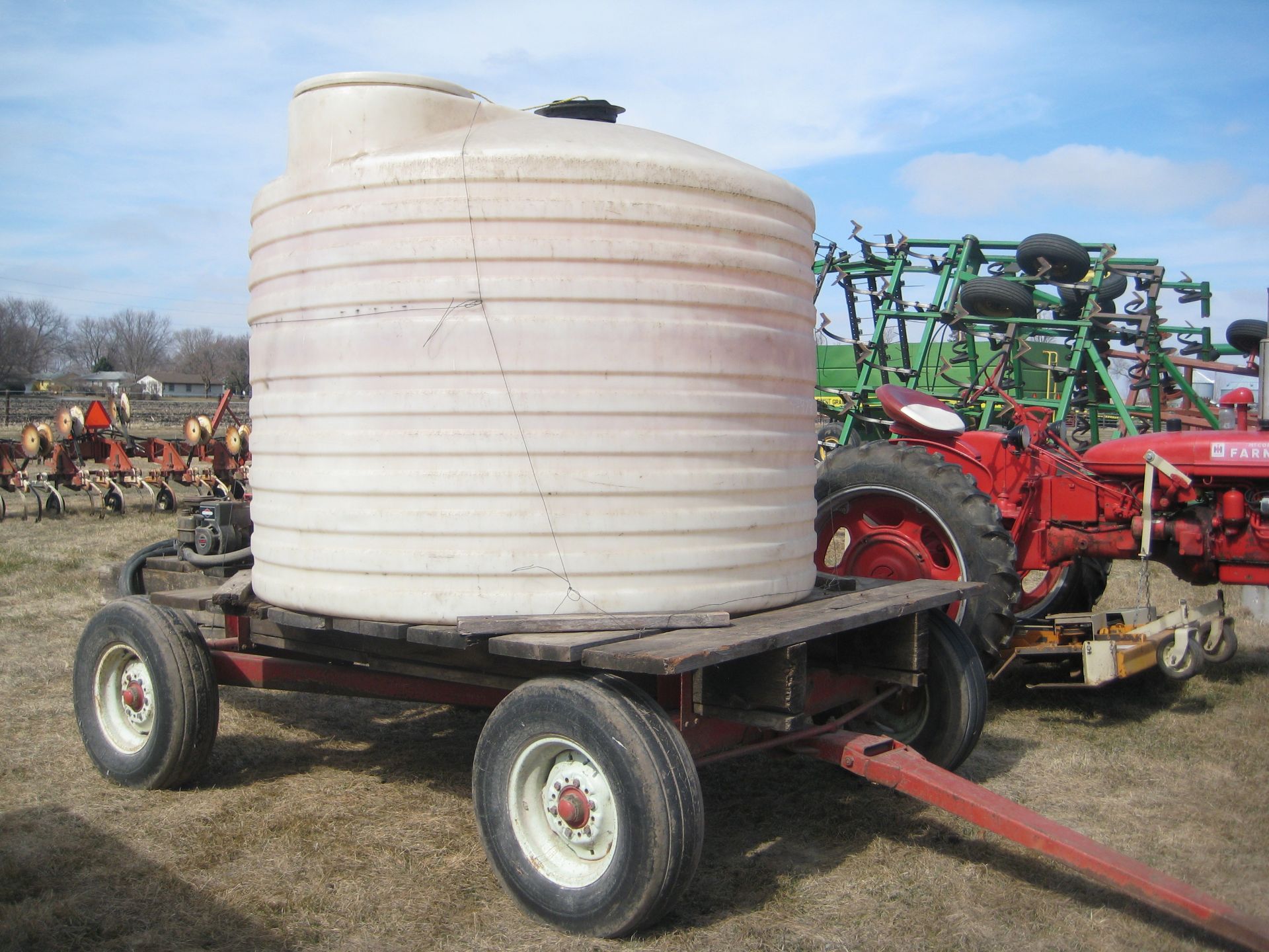 1200 GAL. WATER WAGON, 3HP BRIGGS & STRATTON PUMP, 1.5" PLUMBING, MONTGOMERY WARD GEAR - Image 2 of 11