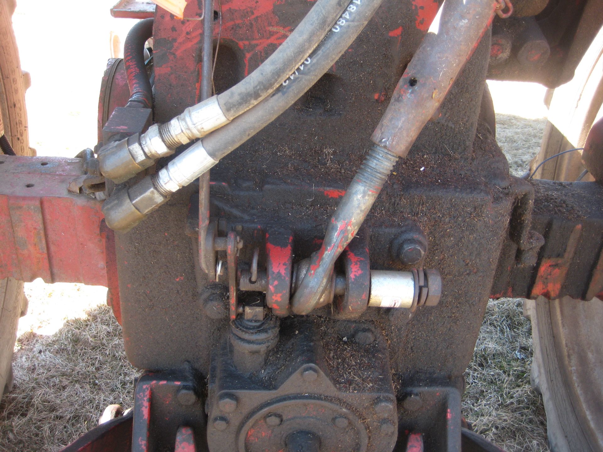 FARMALL 656, GAS, USED LITTLE LAST FEW YEARS, NO KNOWN PROBLEMS, 15.5x 38 Tires, SN-24032 - Image 5 of 18