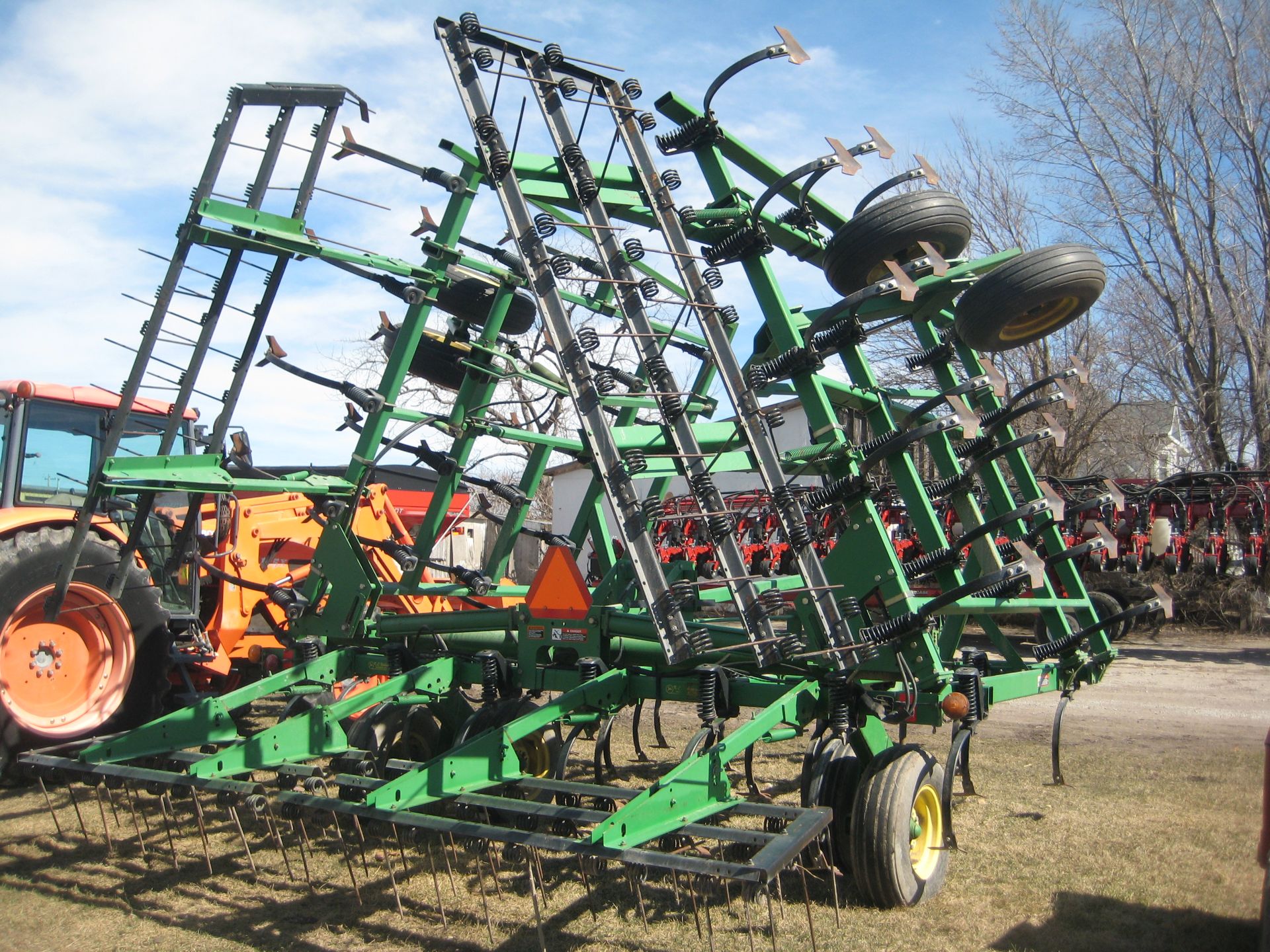 JD 980 FLD CULT 30.5’, NEW 7” SWEEPS, 6” CENTERS - Image 5 of 14