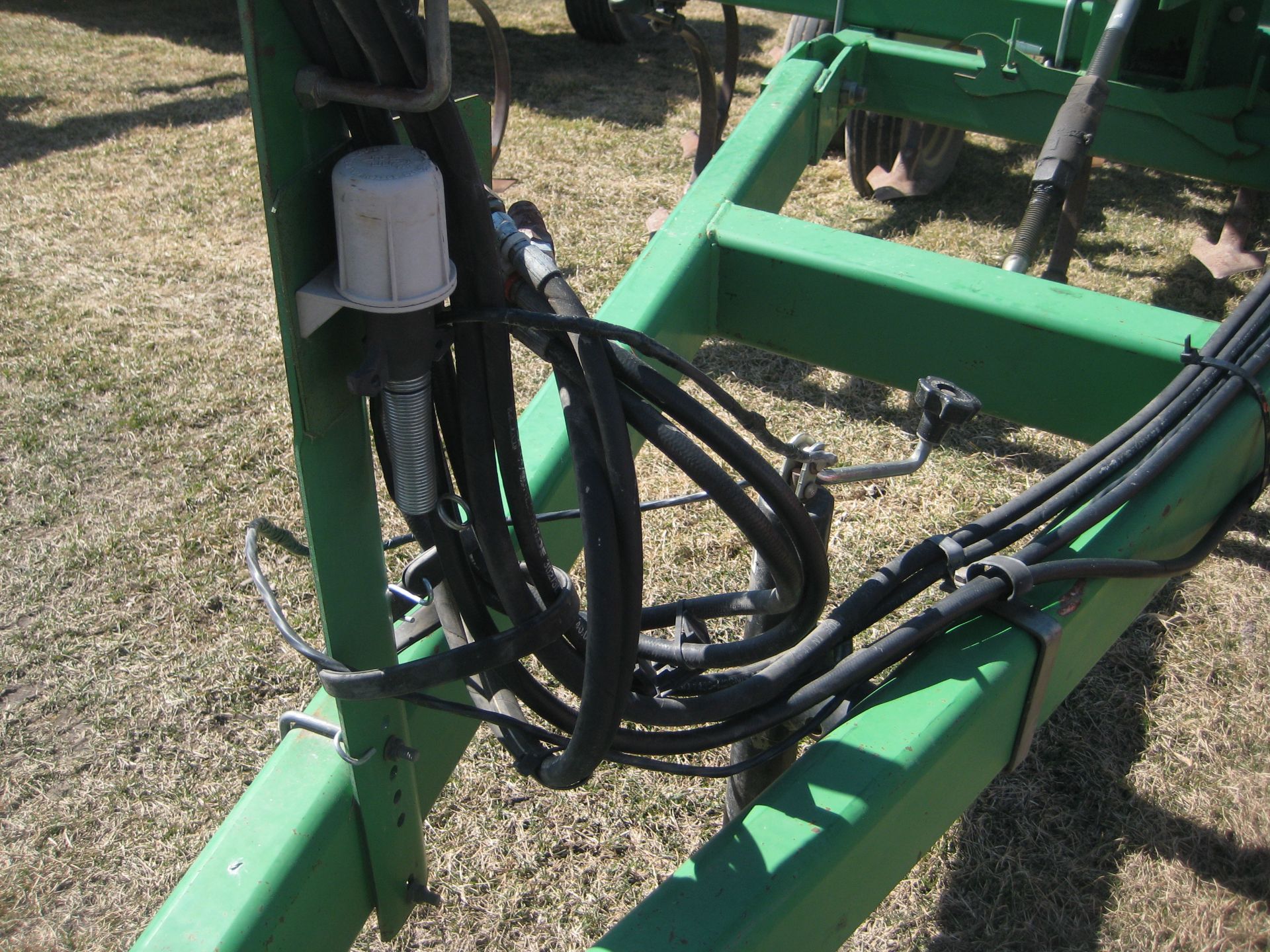 JD 980 FLD CULT 30.5’, NEW 7” SWEEPS, 6” CENTERS - Image 11 of 14